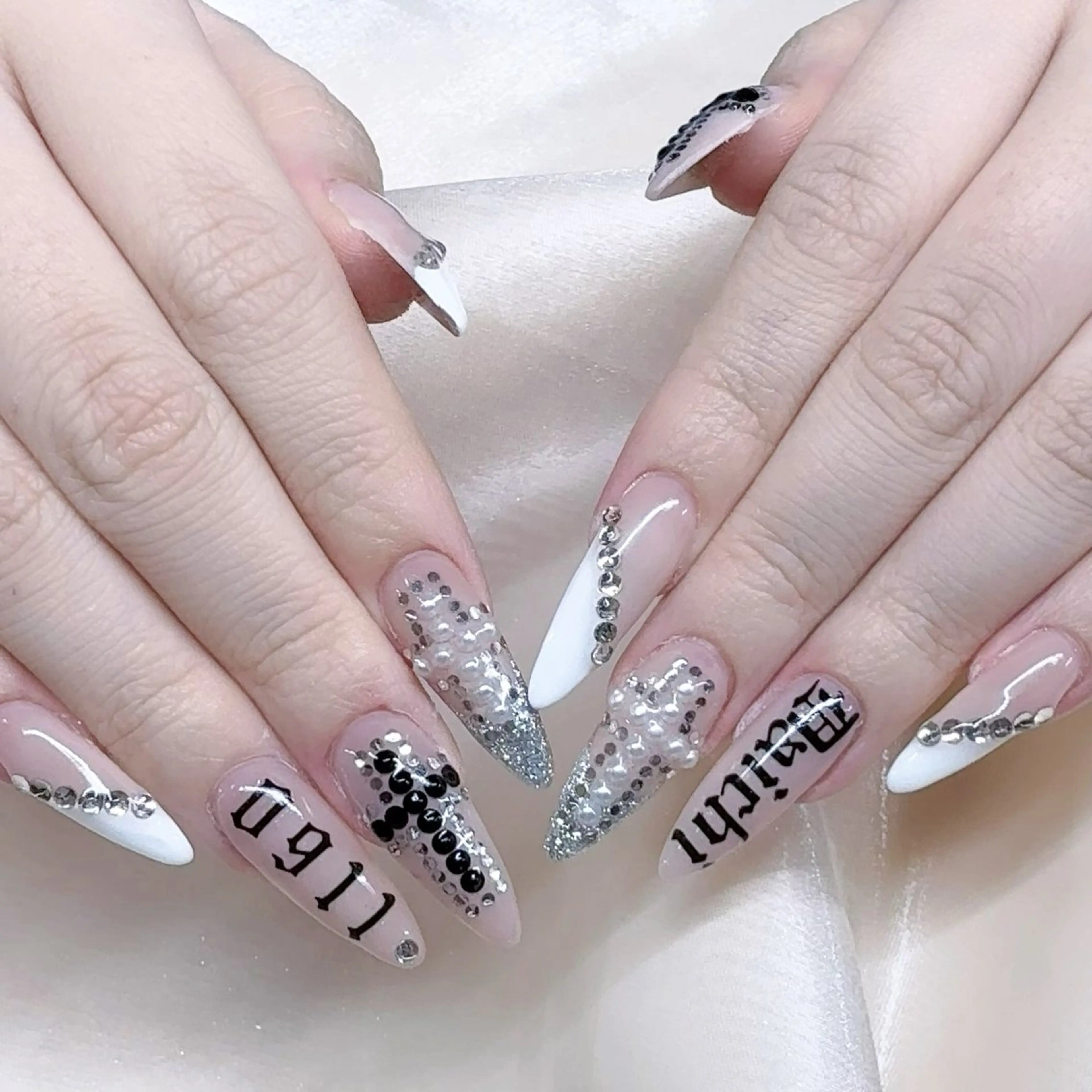 メンズ ネイル メンズ韓国風 アートネイル オーロラネイル ガーリー キラキラネイル Nail salon 木にいるのネイルデザイン