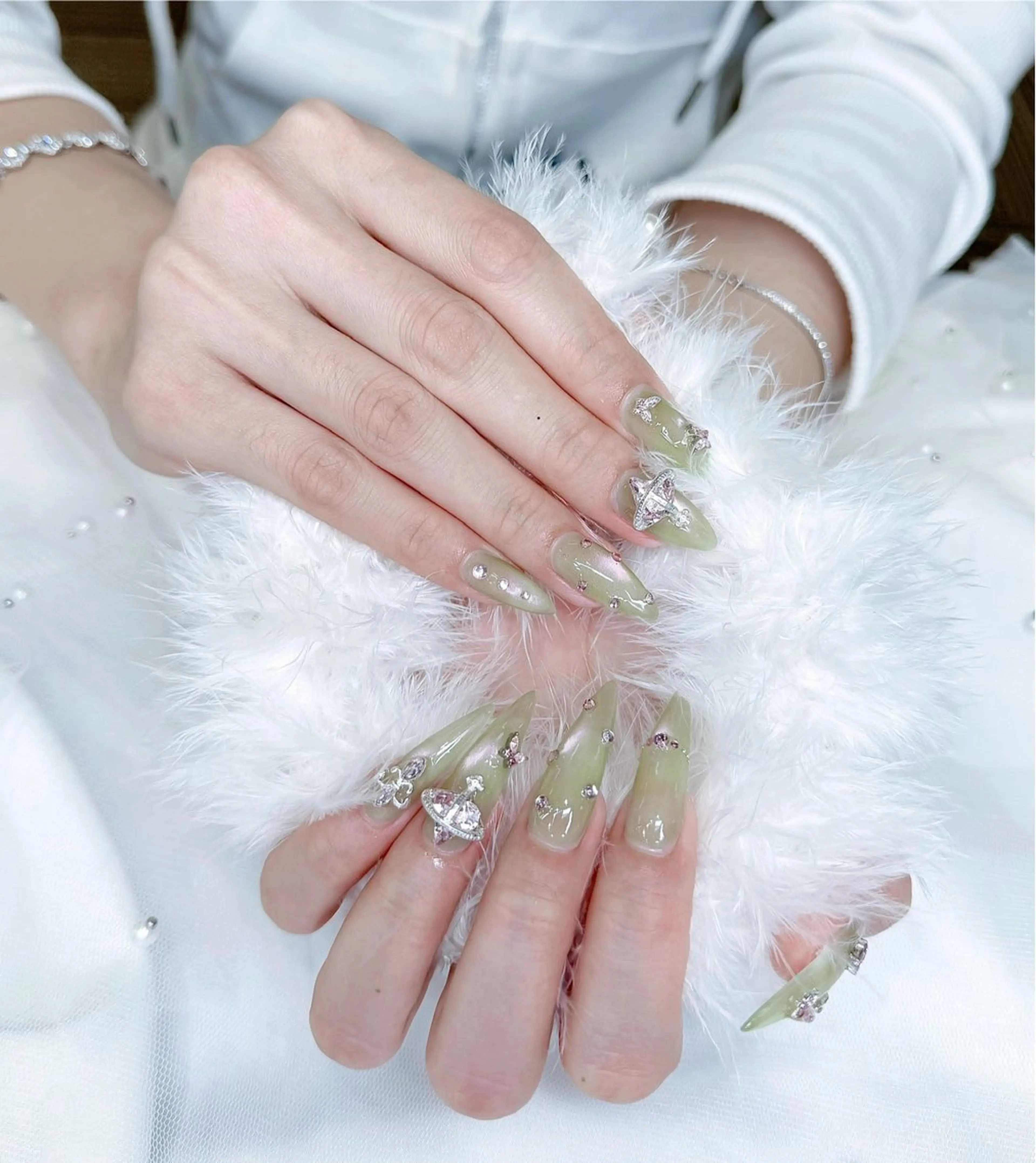 セミロング ハンドネイル Chann Channのネイルデザイン