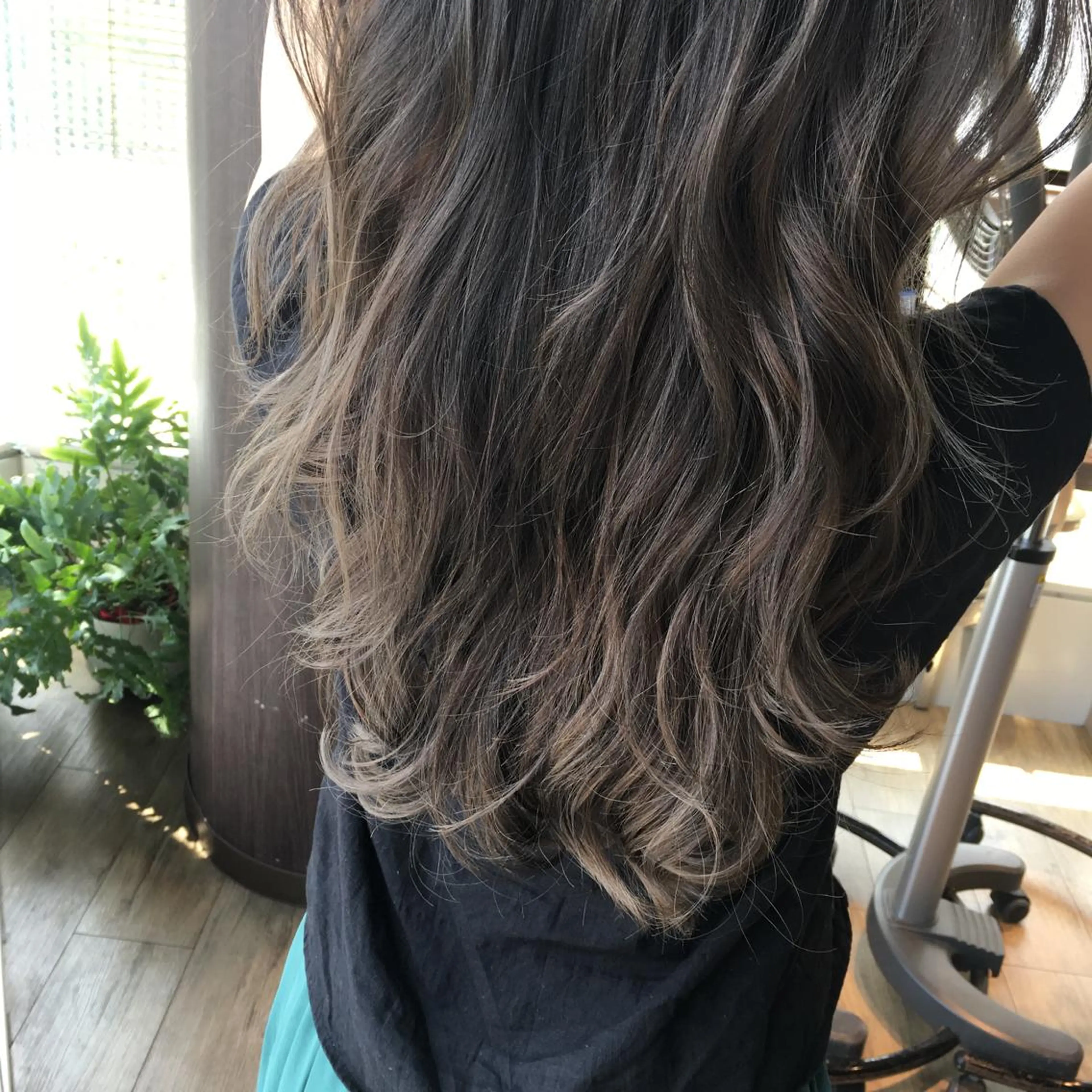 ロング カラー グラデーションカラー ハイライトカラー ハイライト ✨大人韓国レイヤー ✨吉原 潤✨のヘアスタイル