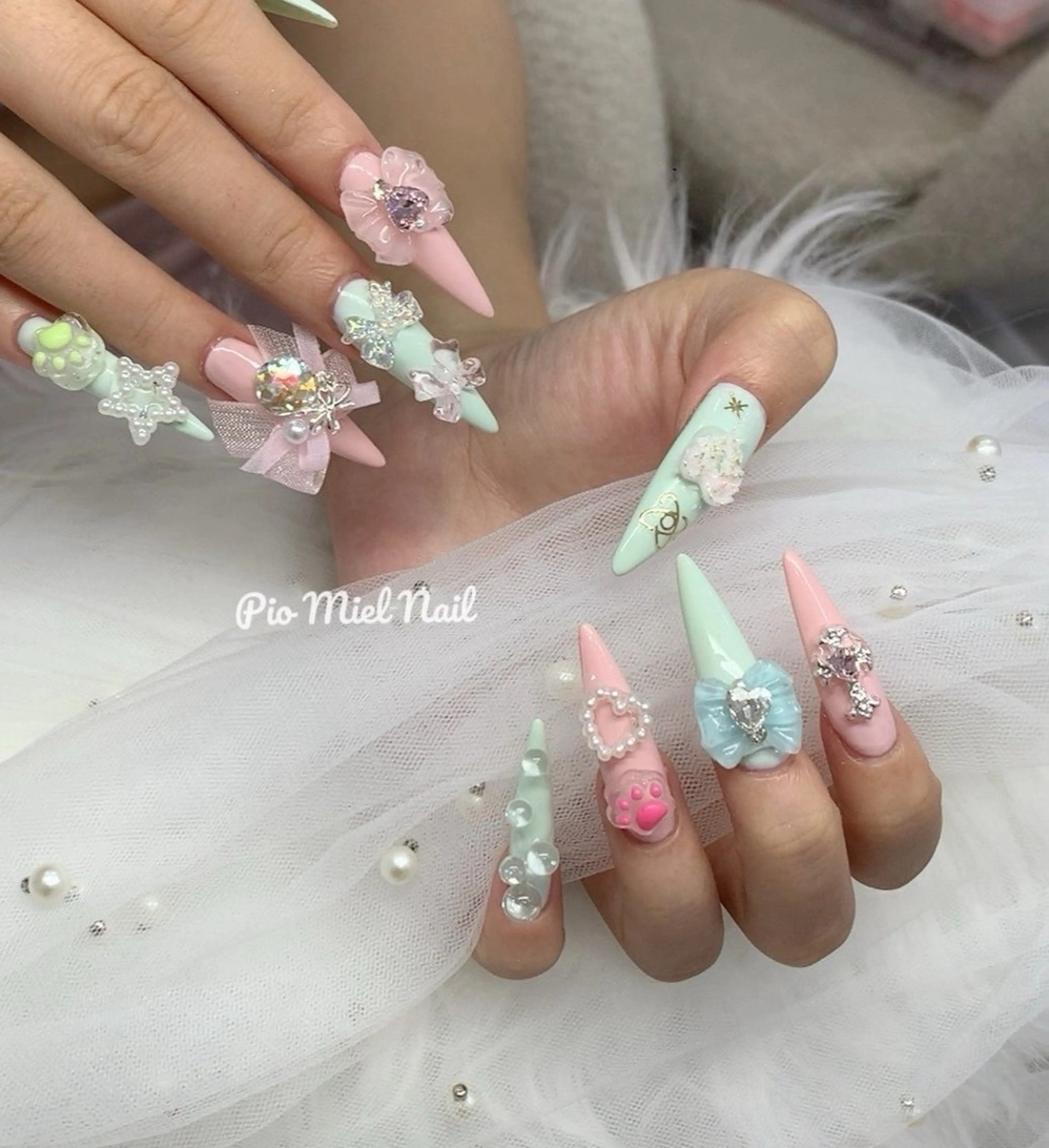 セミロング 韓国風ヘア ハンドネイル momo 長さだしのネイルデザイン