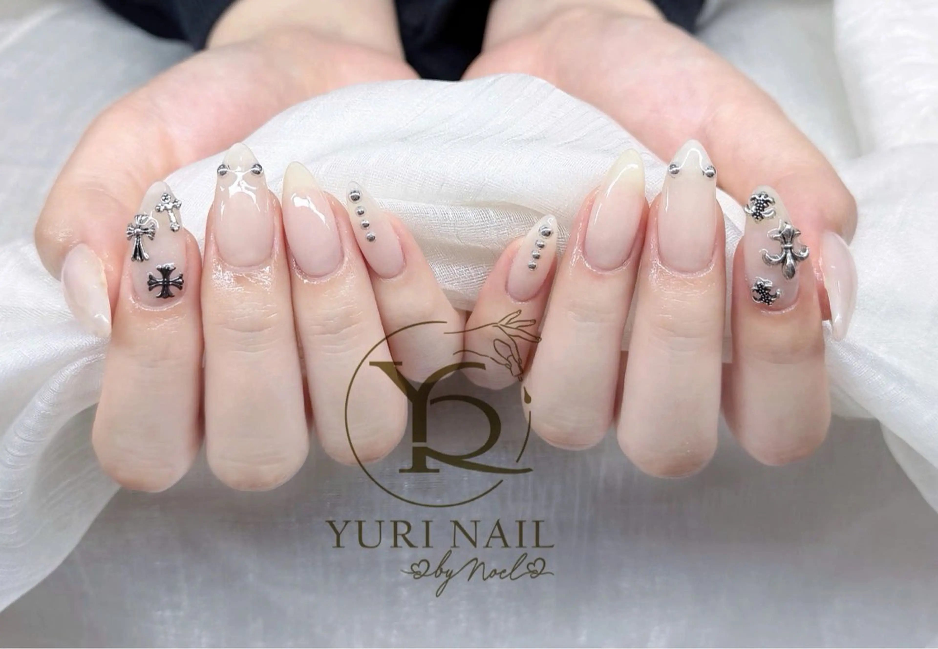 ネイル ハンドネイル フットネイル ハンドケア YURI Nail NARITAのネイルデザイン