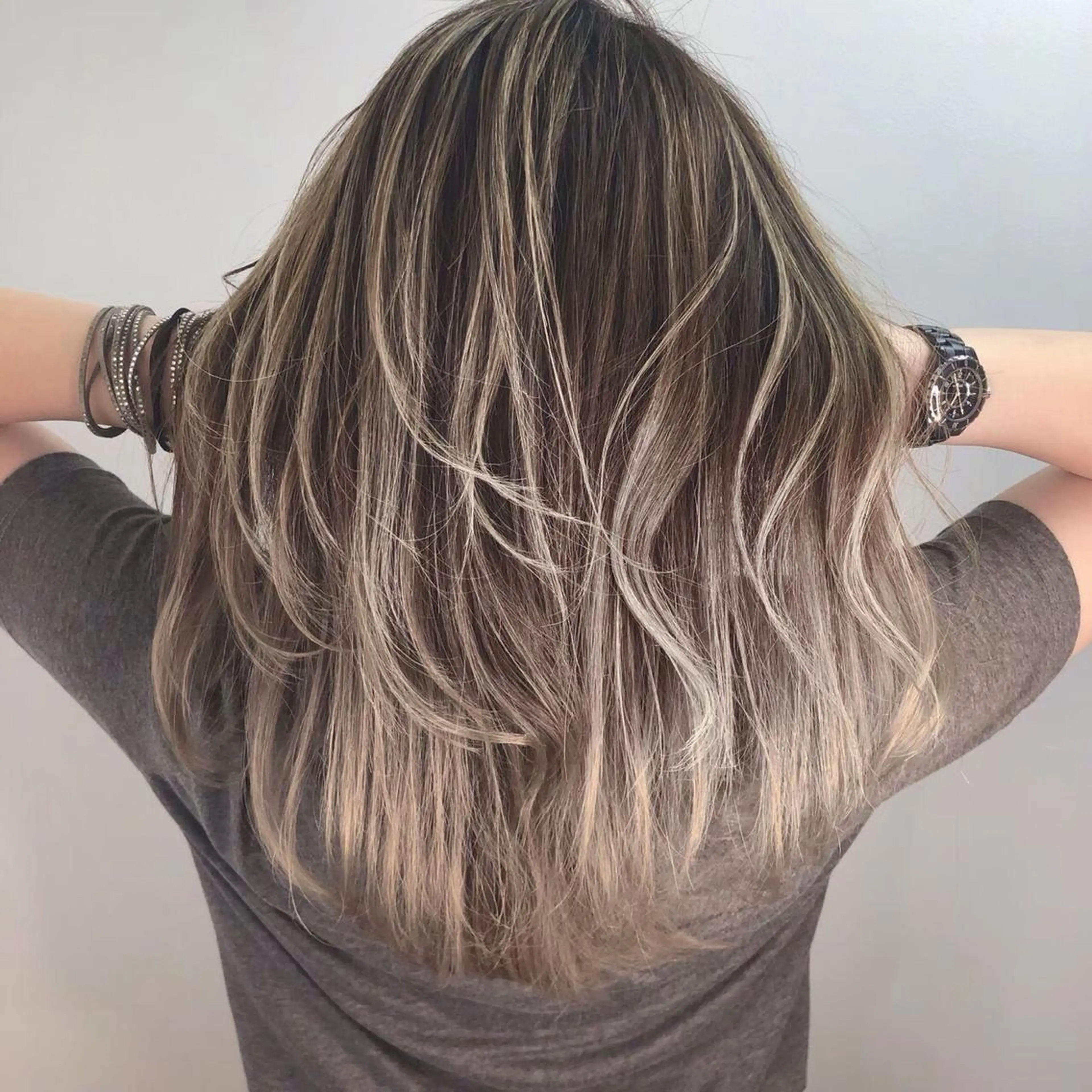 ミディアム カラー バレイヤージュ レイヤーカット 大橋 輝久のヘアスタイル