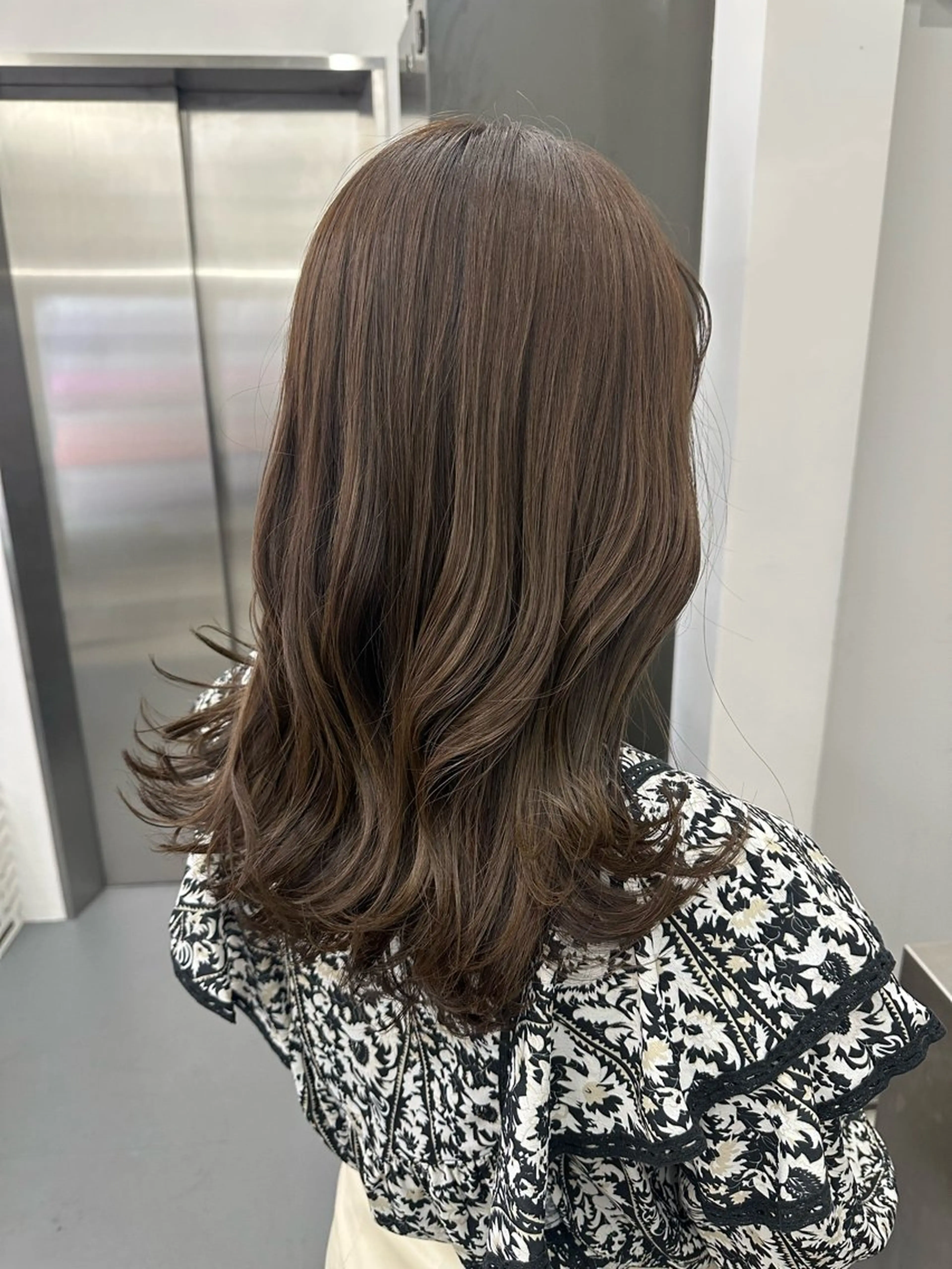 セミロング カラー カット ヘアカラー トリートメント 古田 昂也のヘアスタイル