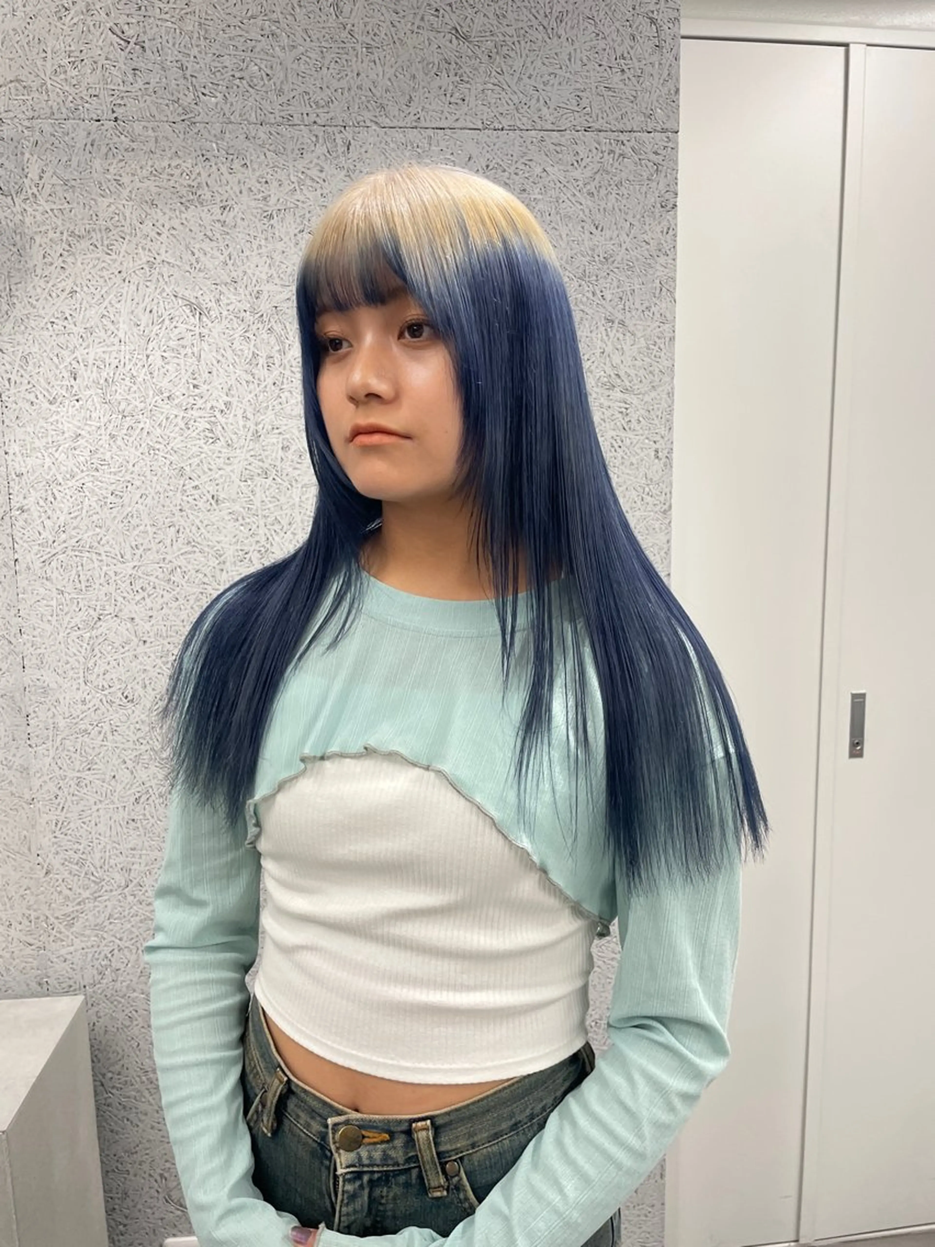 ロング カラー 切りっぱなしボブ レイヤー/縮毛矯正のヘアスタイル