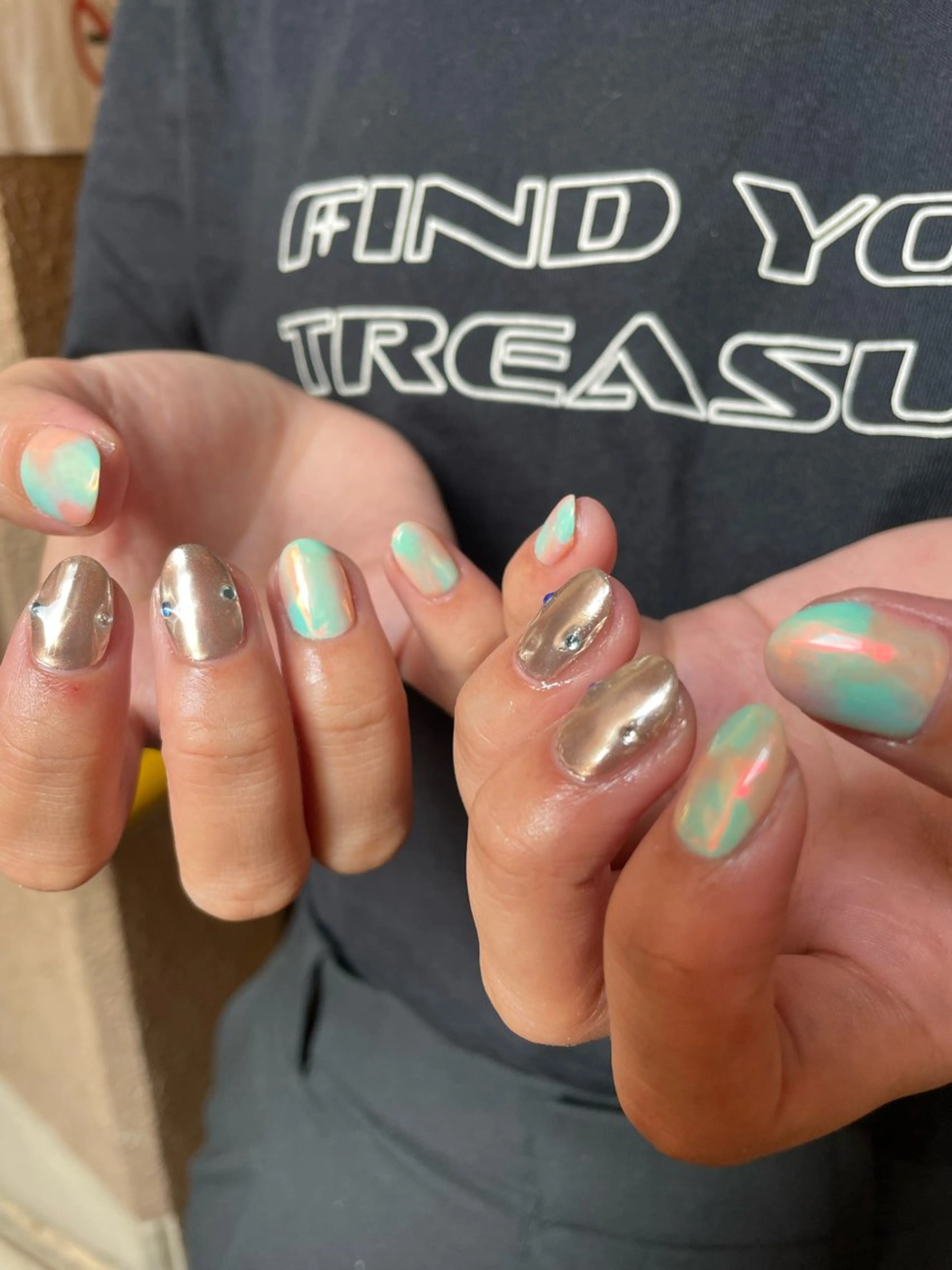 ネイル ミラーネイル オレンジ シルバー フットネイル kichi🌟 そらのネイルデザイン