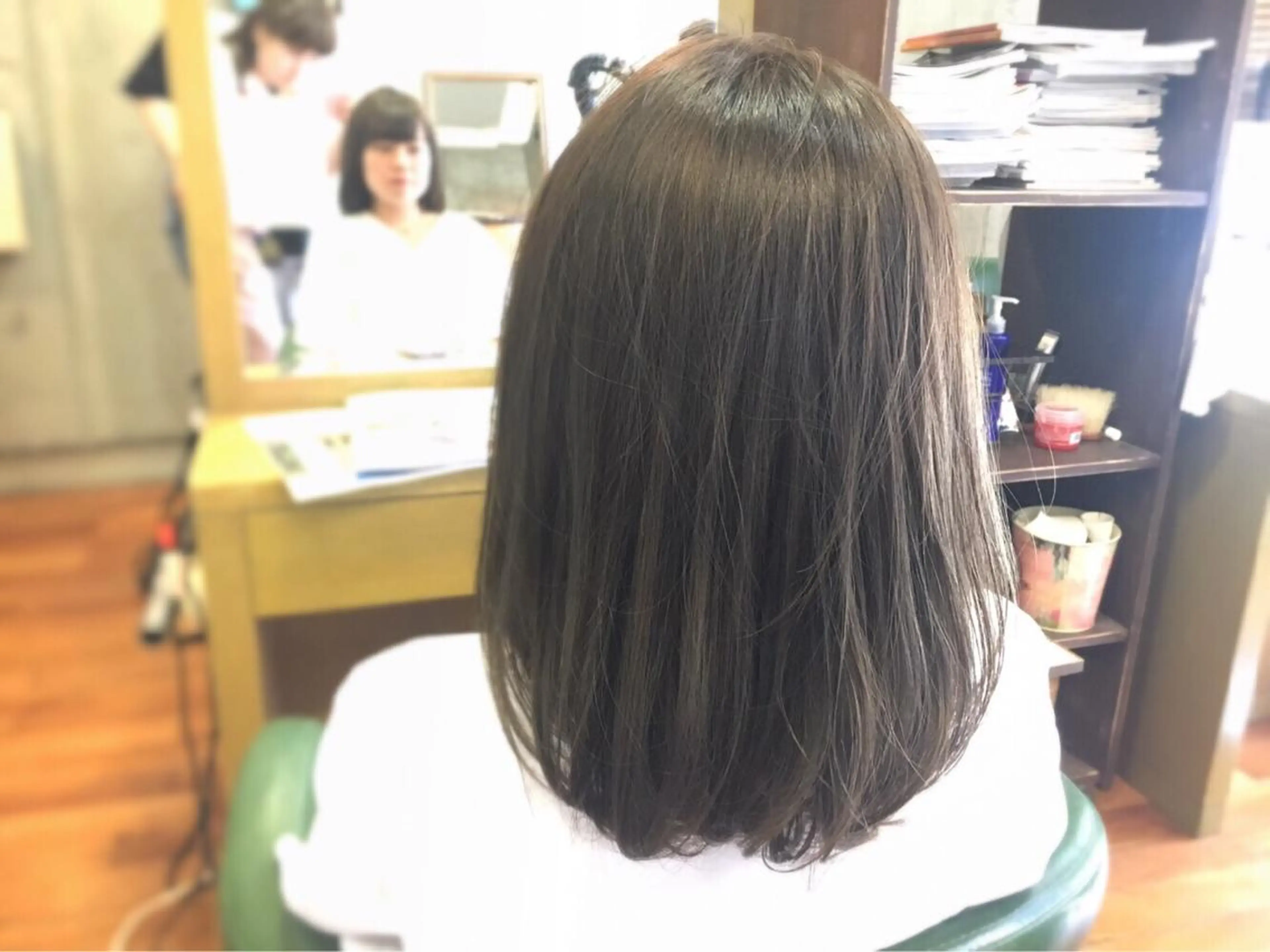 ミディアム カラー パーマ アッシュ カット ヘアカラー トリートメント ツイスパ・波巻き 🩵片平和香奈のヘアスタイル