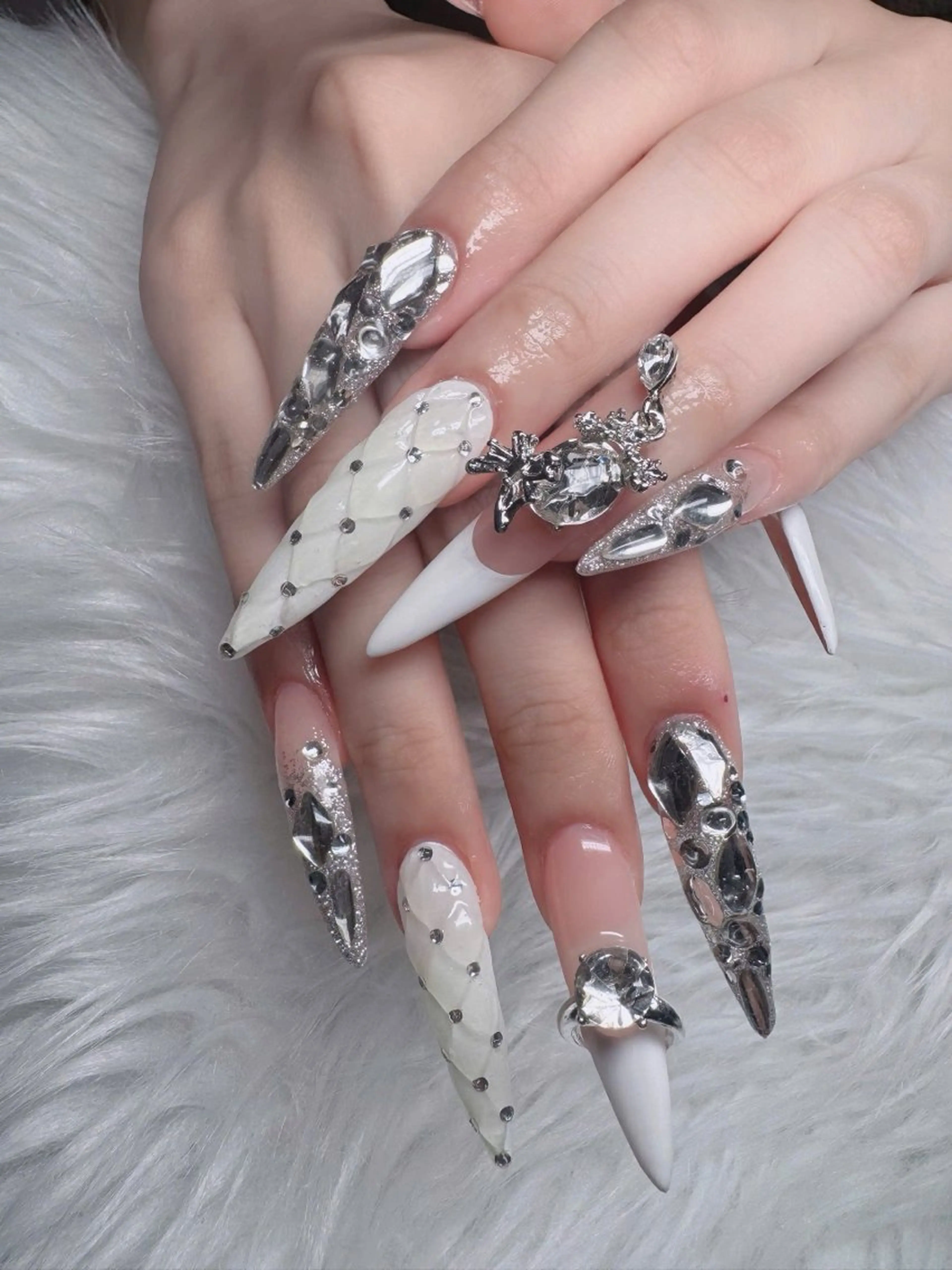 ネイル オーロラネイル フレンチネイル ジェルネイル ハロウィン 韓国ネイル ハンドネイル H.baby Nail Salonのネイルデザイン