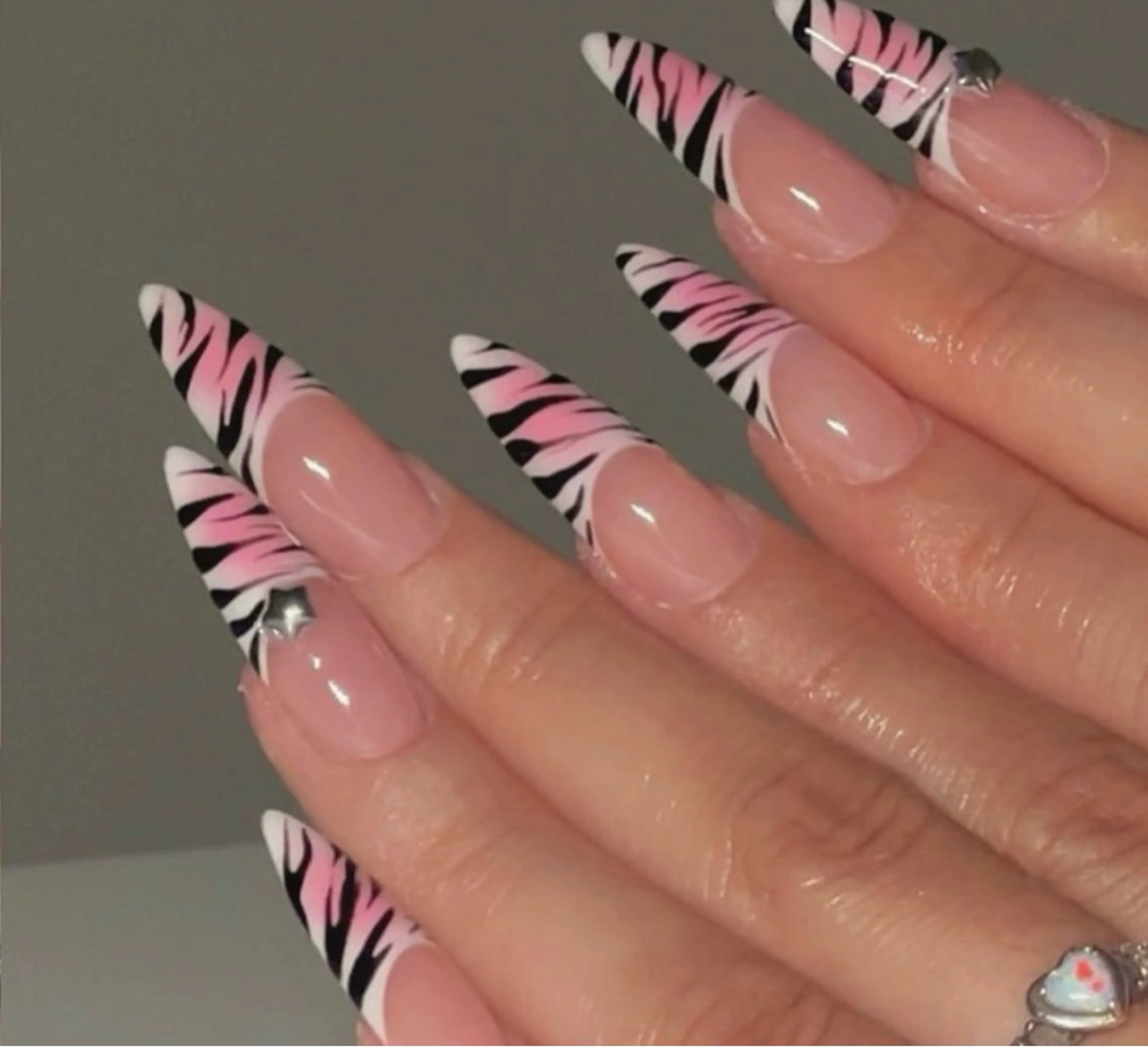 ネイル ネイリスト ハンのネイルデザイン