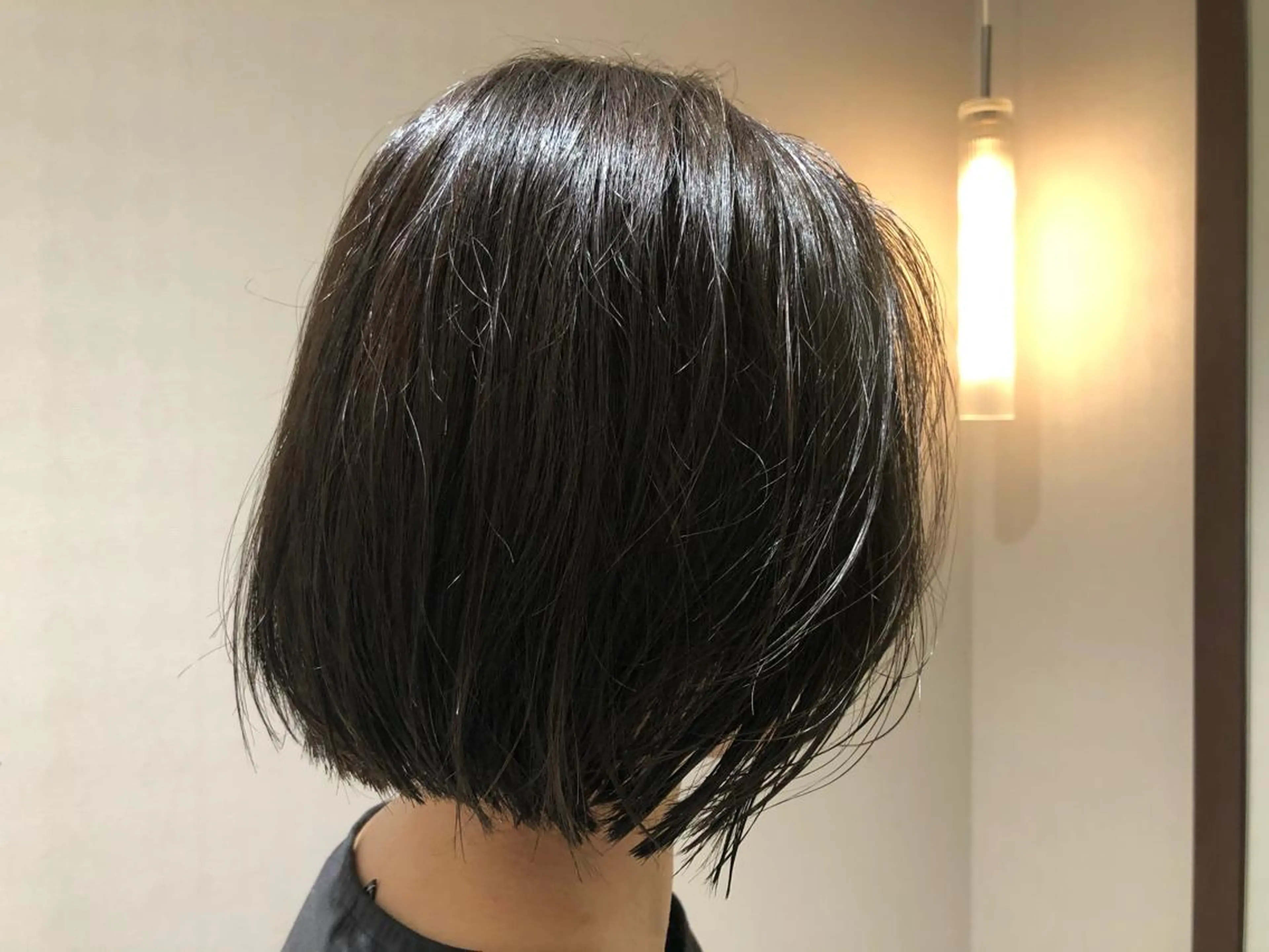 ショート カラー 切りっぱなしボブ オリーブカラー ボブ 高澤 まなみのヘアスタイル