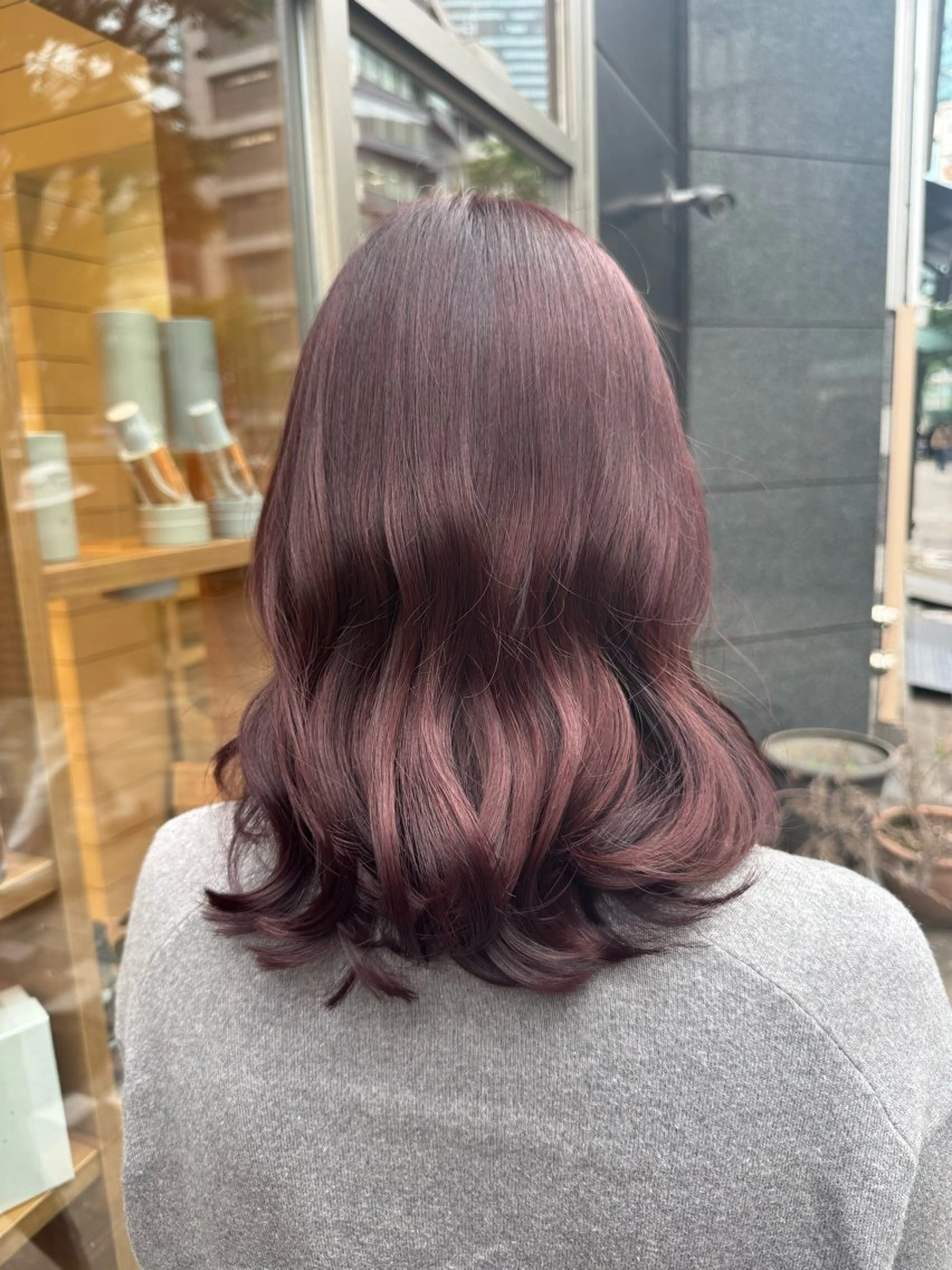 ミディアム カラー ボルドーカラー ヘアカラー HIDERO/渋谷/ 韓国/顔周りカットのヘアスタイル