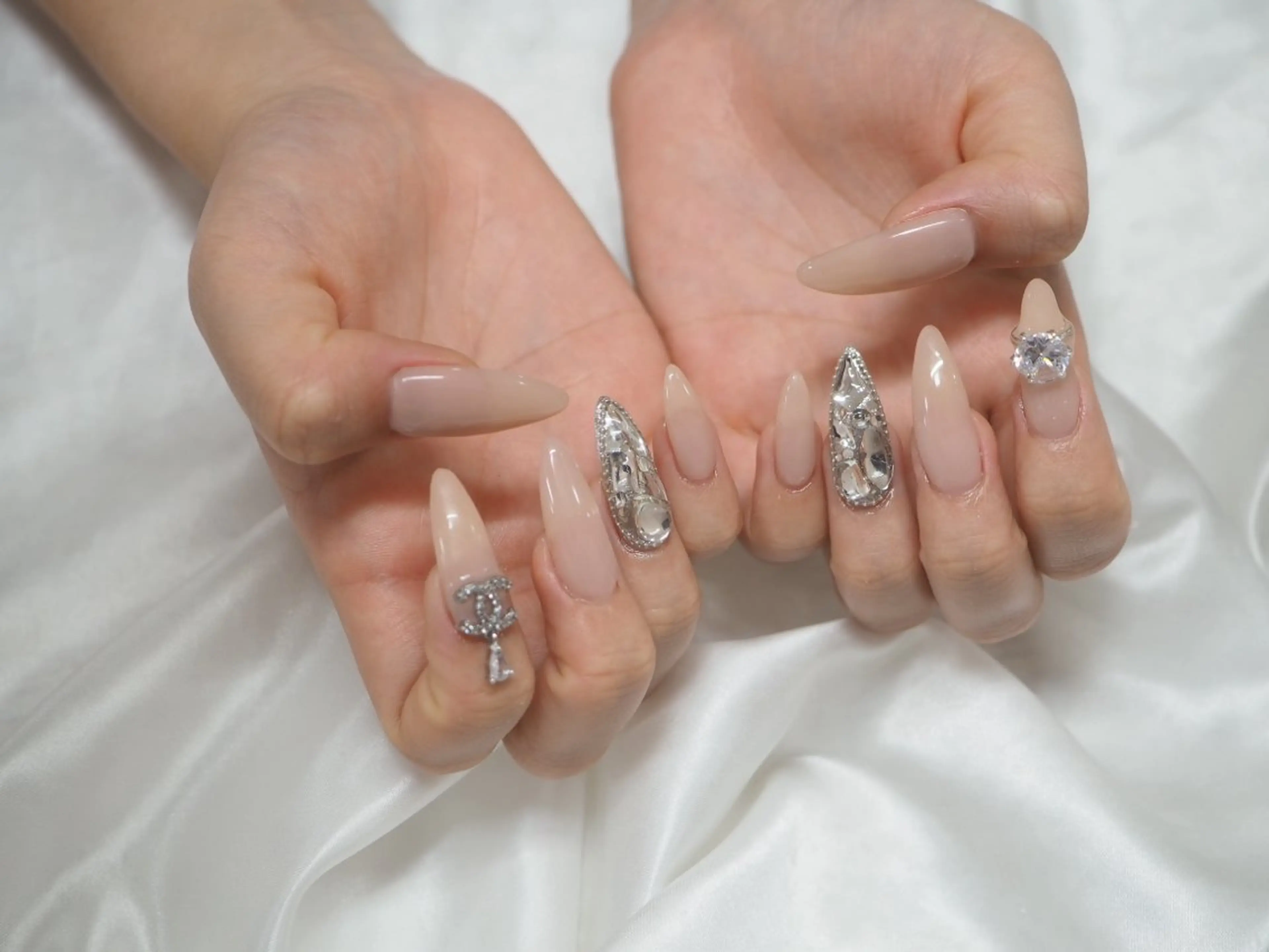 ロング ハンドネイル 中道 彩花のネイルデザイン