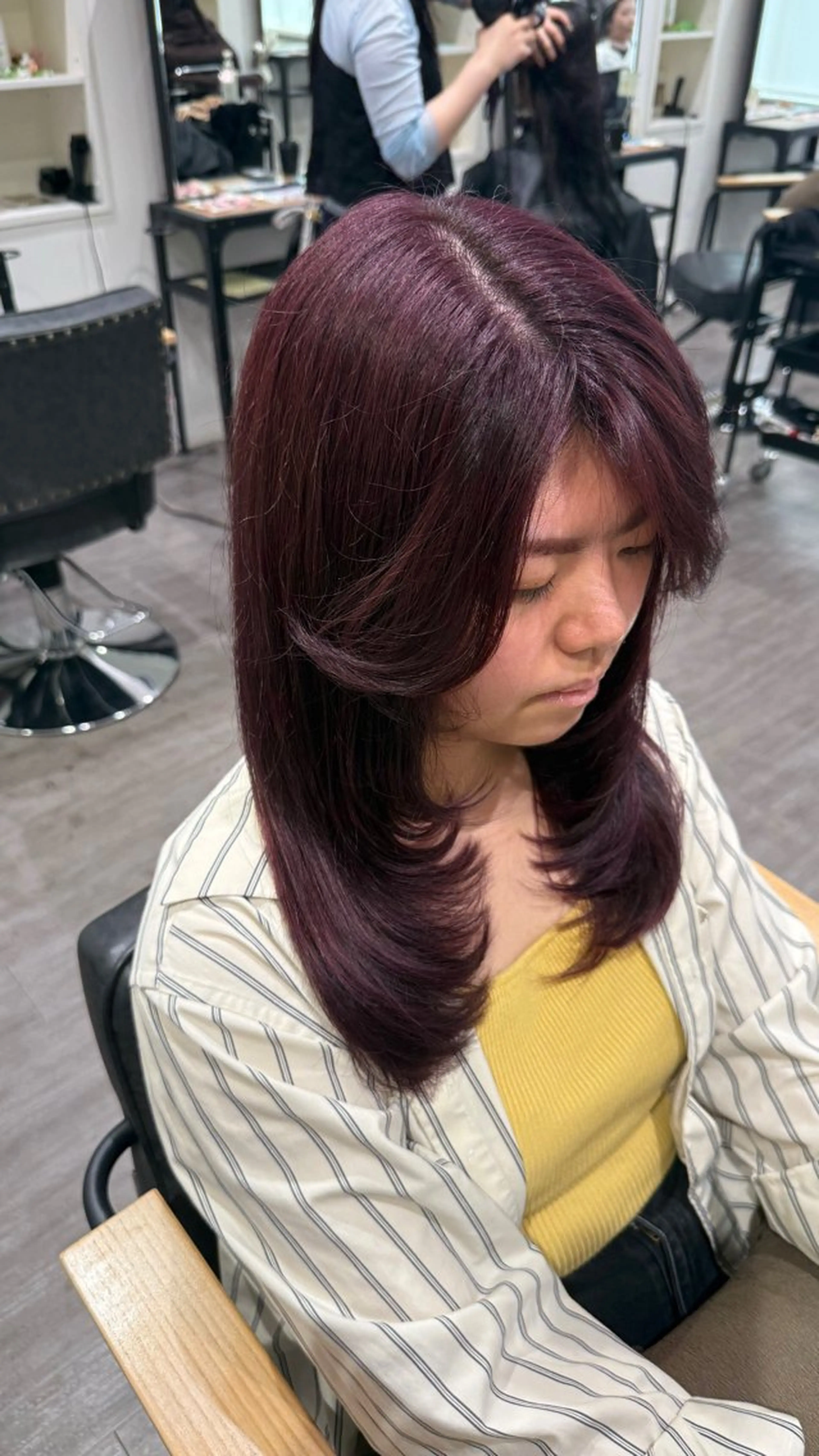 セミロング カラー ラベンダーカラー レッドカラー 顔まわりレイヤー レイヤーカット カット ヘアカラー トリートメント 艶髪レイヤー上田 紗也🇰🇷💗のヘアスタイル