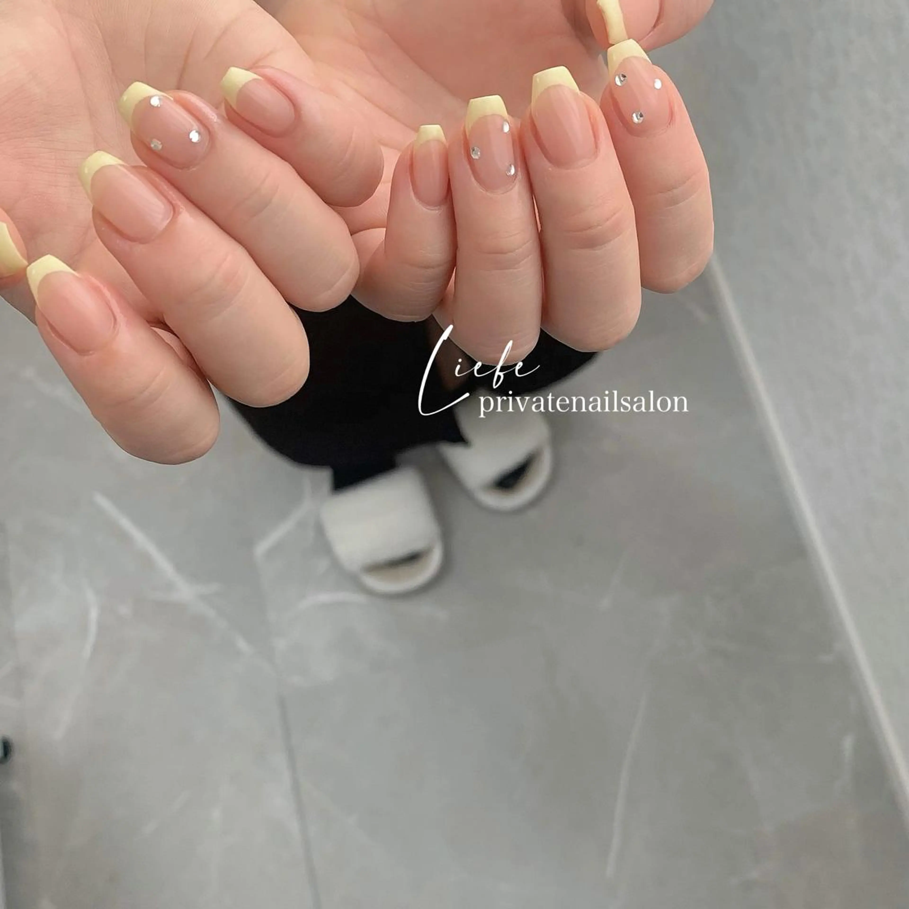 ネイル アートネイル フレンチネイル ワンホンネイル 黄色 ハンドネイル Liebe nailのネイルデザイン