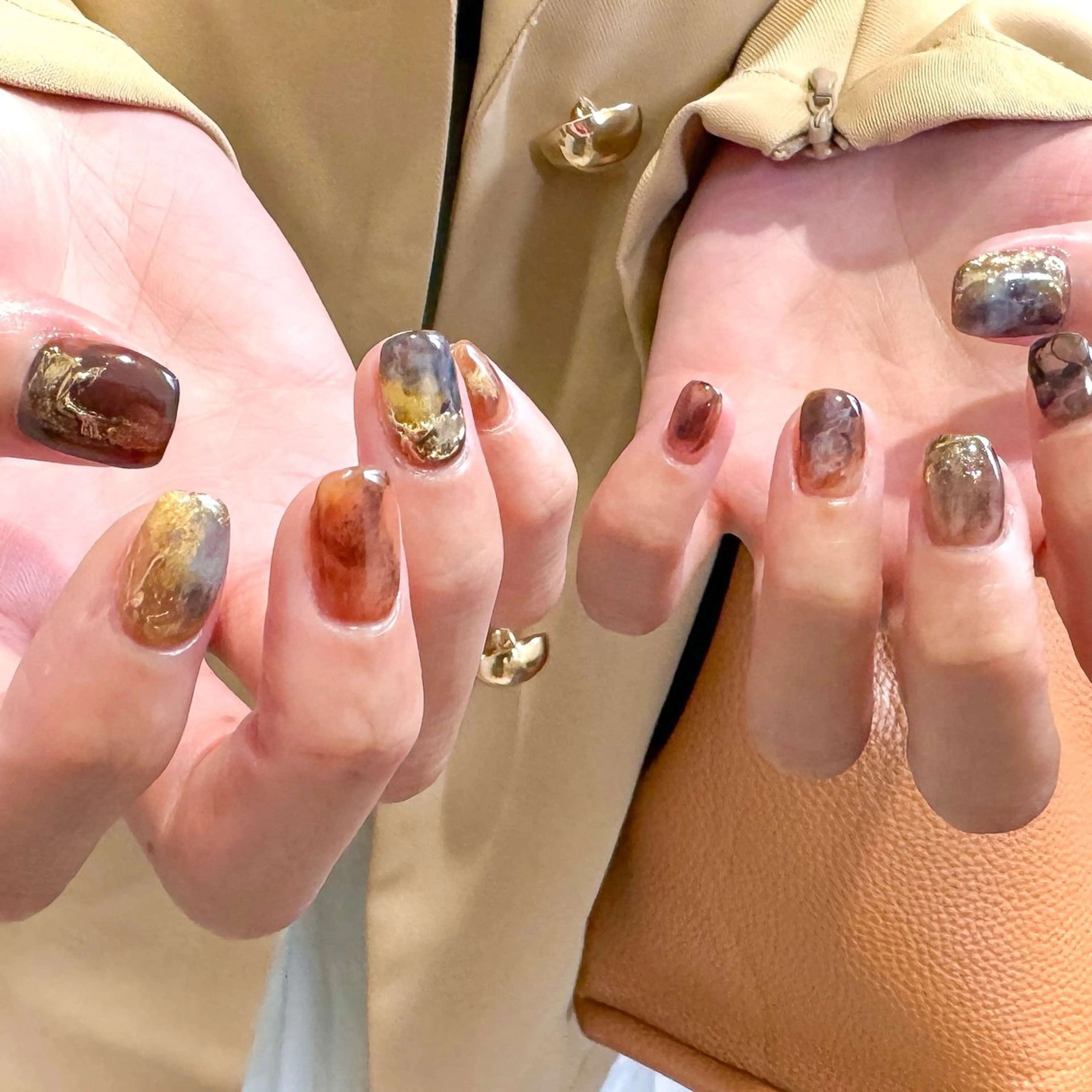 ネイル ブラウン ゴールド ニュアンスネイル ホワイト 冬ネイル ハンドネイル pointillé .ayaのネイルデザイン