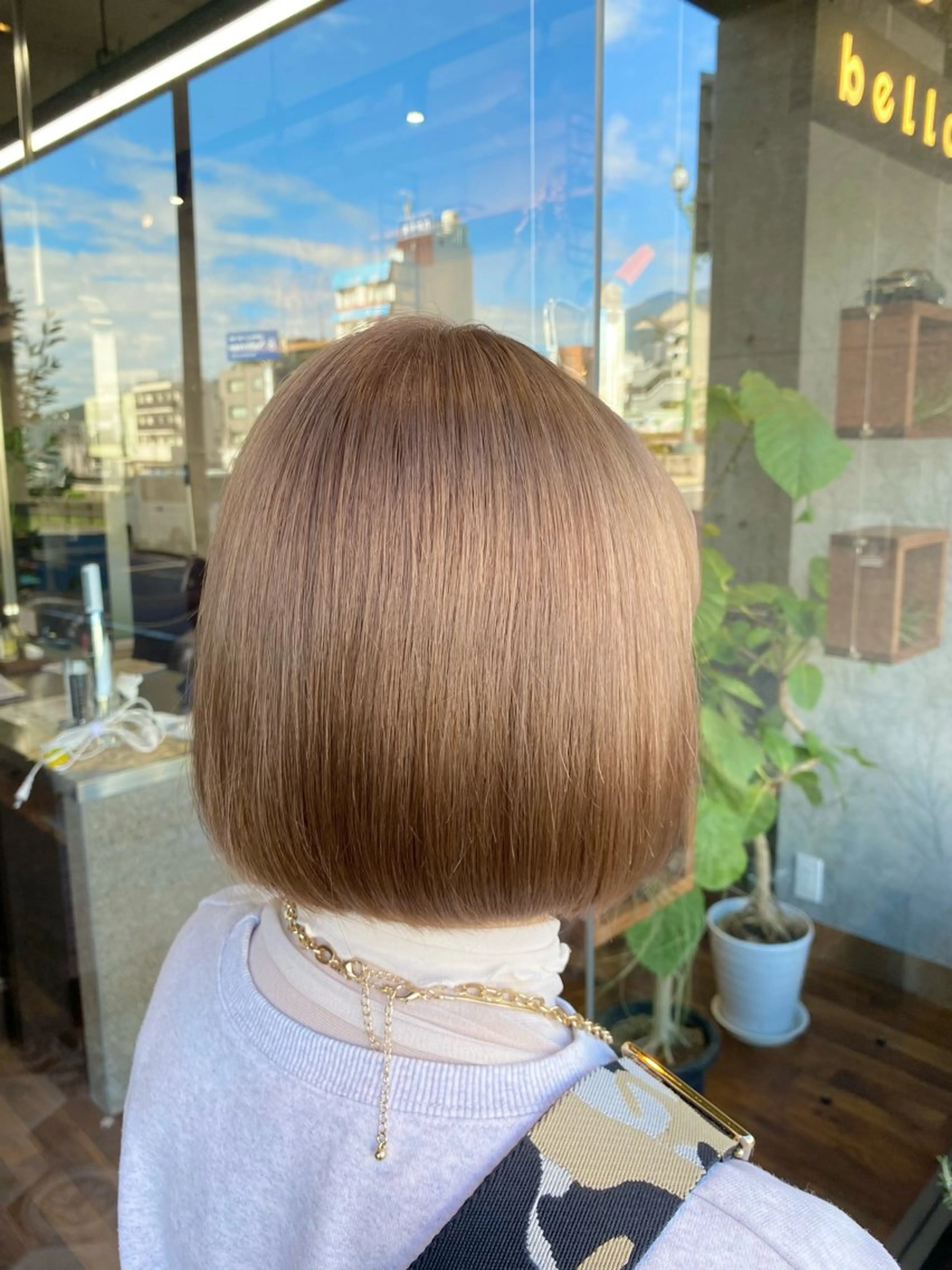 ミディアム カラー ベージュカラー ブリーチ ミルクティーベージュ ヘアカラー 暖色系カラー まおのヘアスタイル