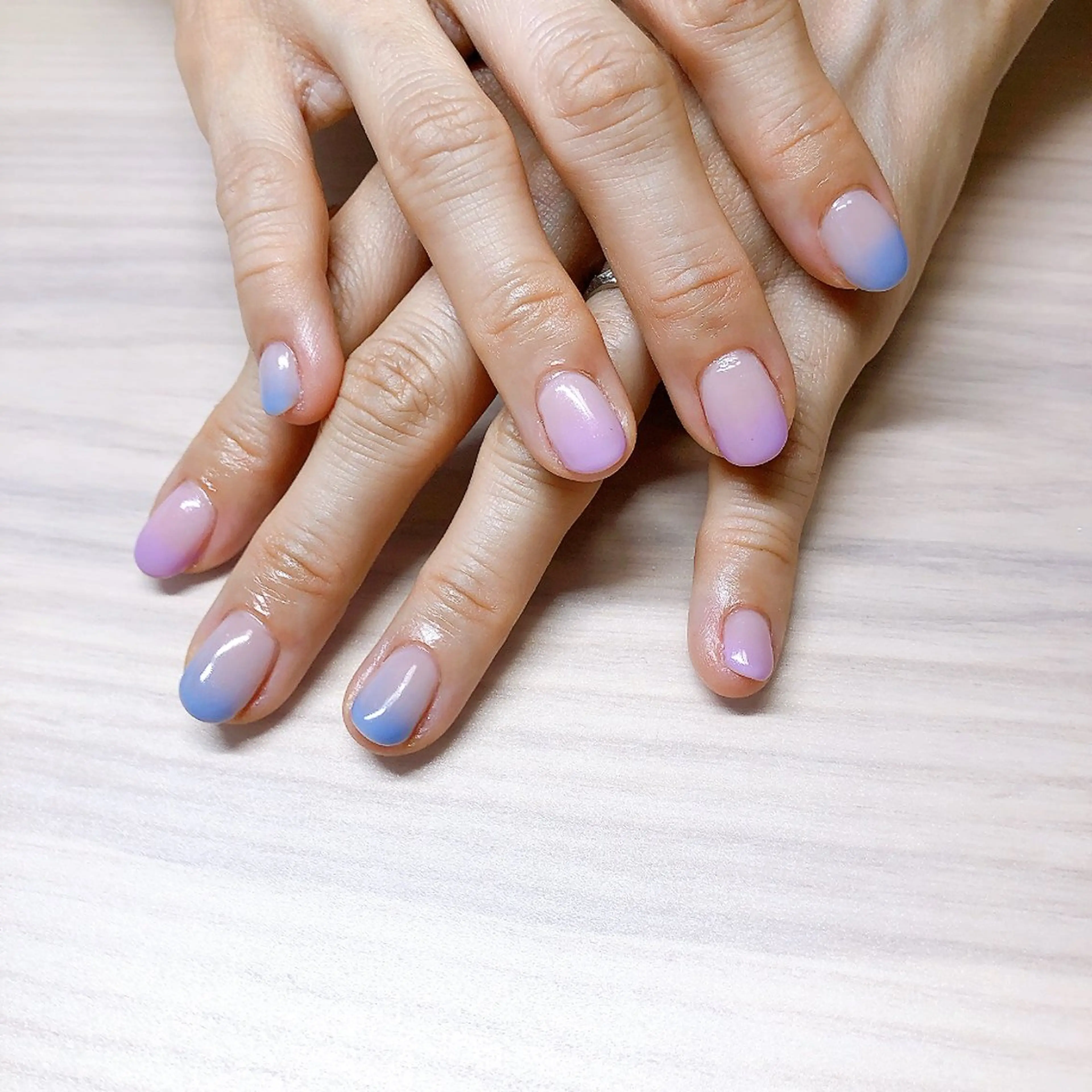 ネイル ジェルネイル グラデーション ナリス化粧品 MIMIPARUNのネイルデザイン