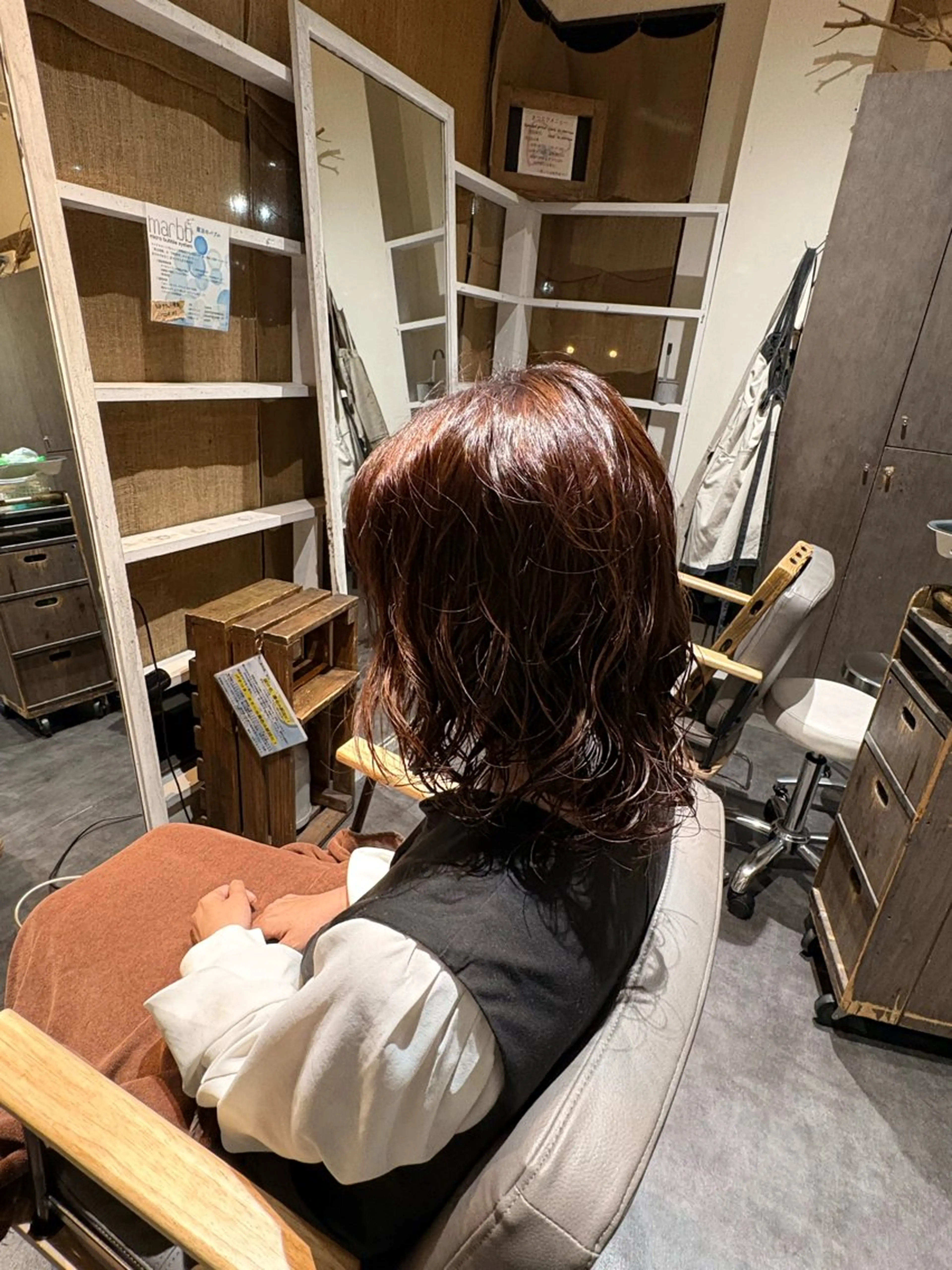 ミディアム パーマ 柴田 胡桃のヘアスタイル