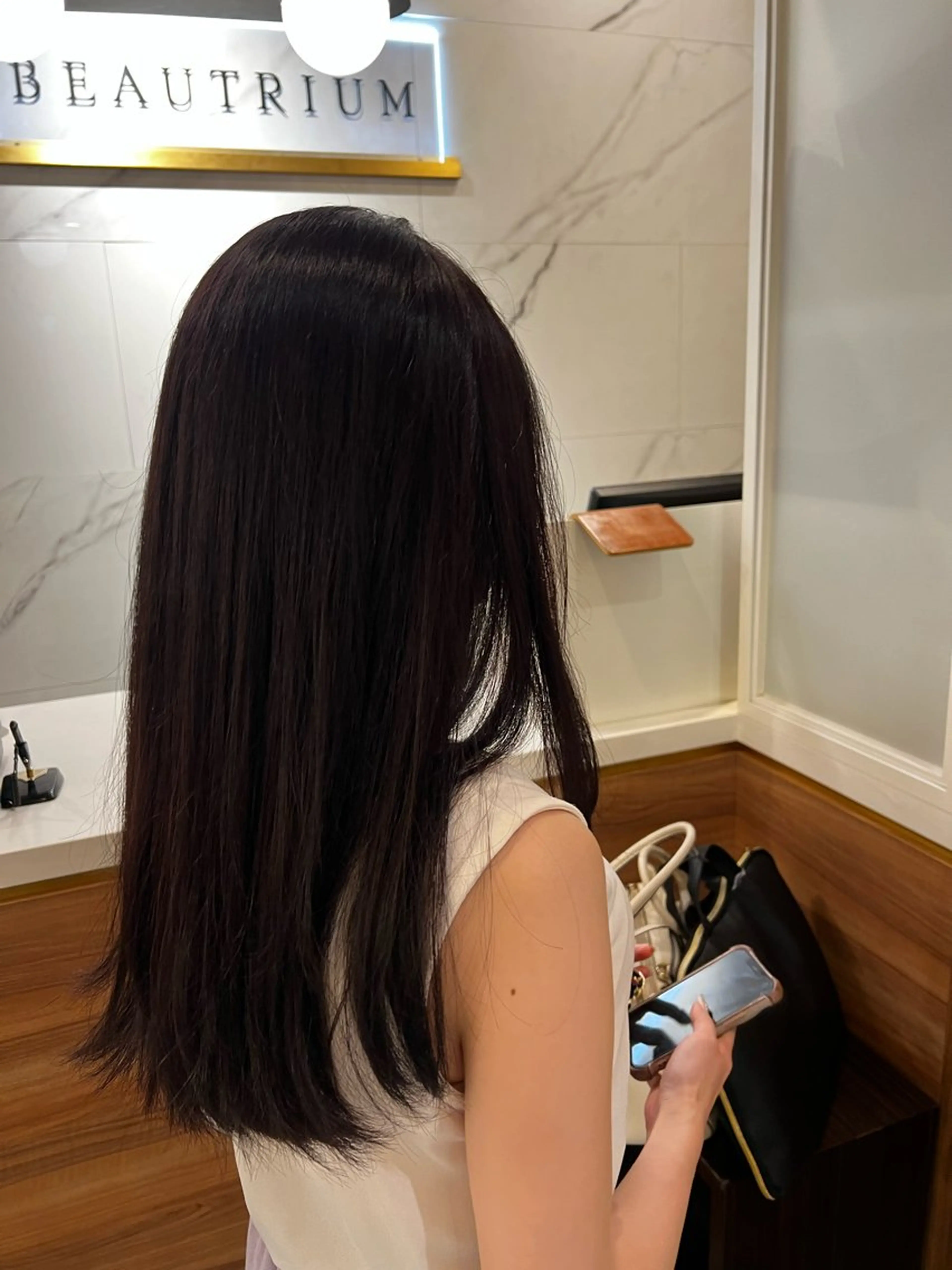 ロング カラー コバヤシ ユメのヘアスタイル