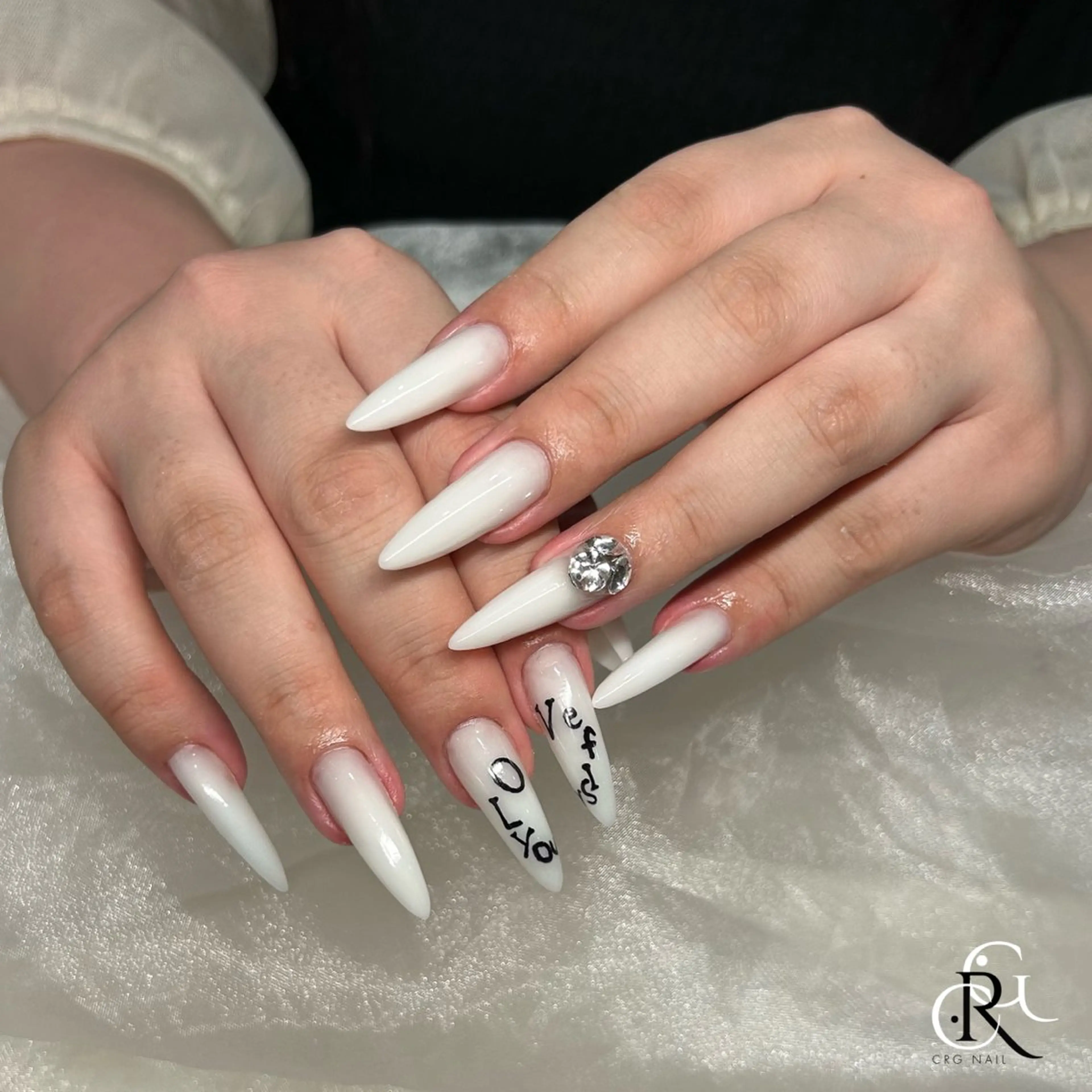 ロング ハンドネイル 美フォルムスカルプ✨ RENAのネイルデザイン