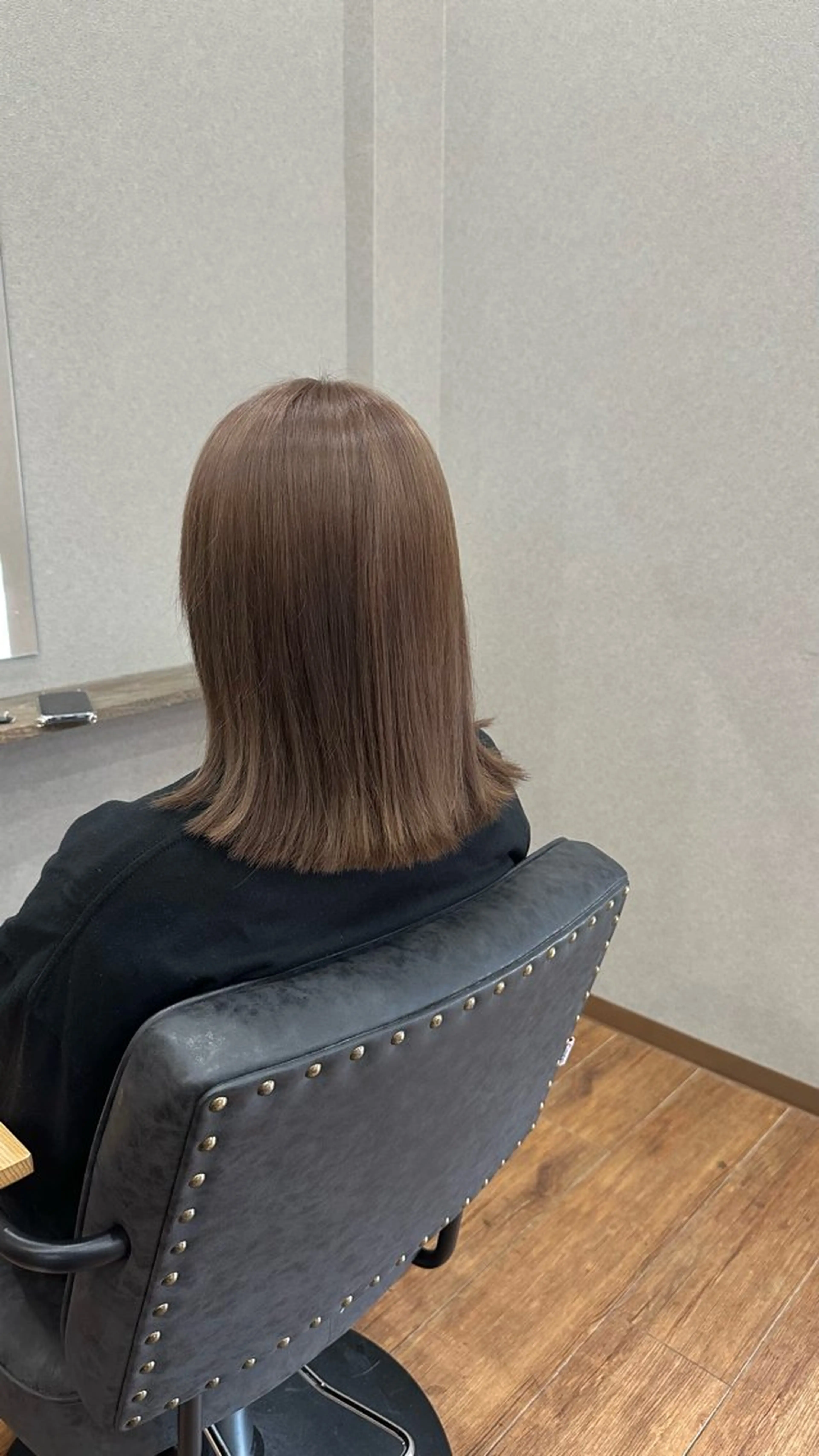 ミディアム カラー ブラウンカラー ミルクティーブラウン ヘアカラー トリートメント clocca所属・鵜飼 真伍のヘアスタイル