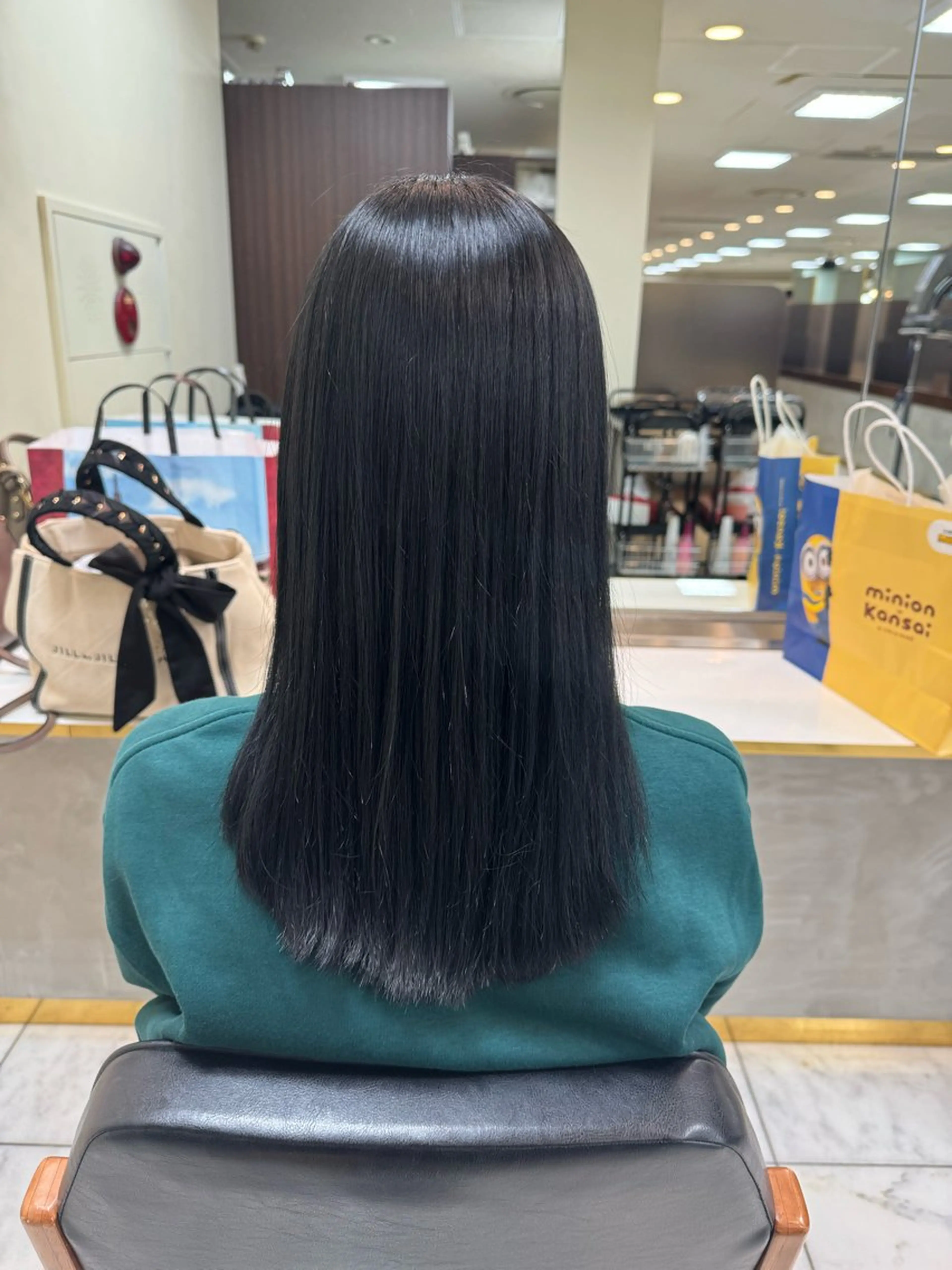 セミロング カラー 黒髪 ブルーカラー ブルーブラック 渋谷 りなのヘアスタイル