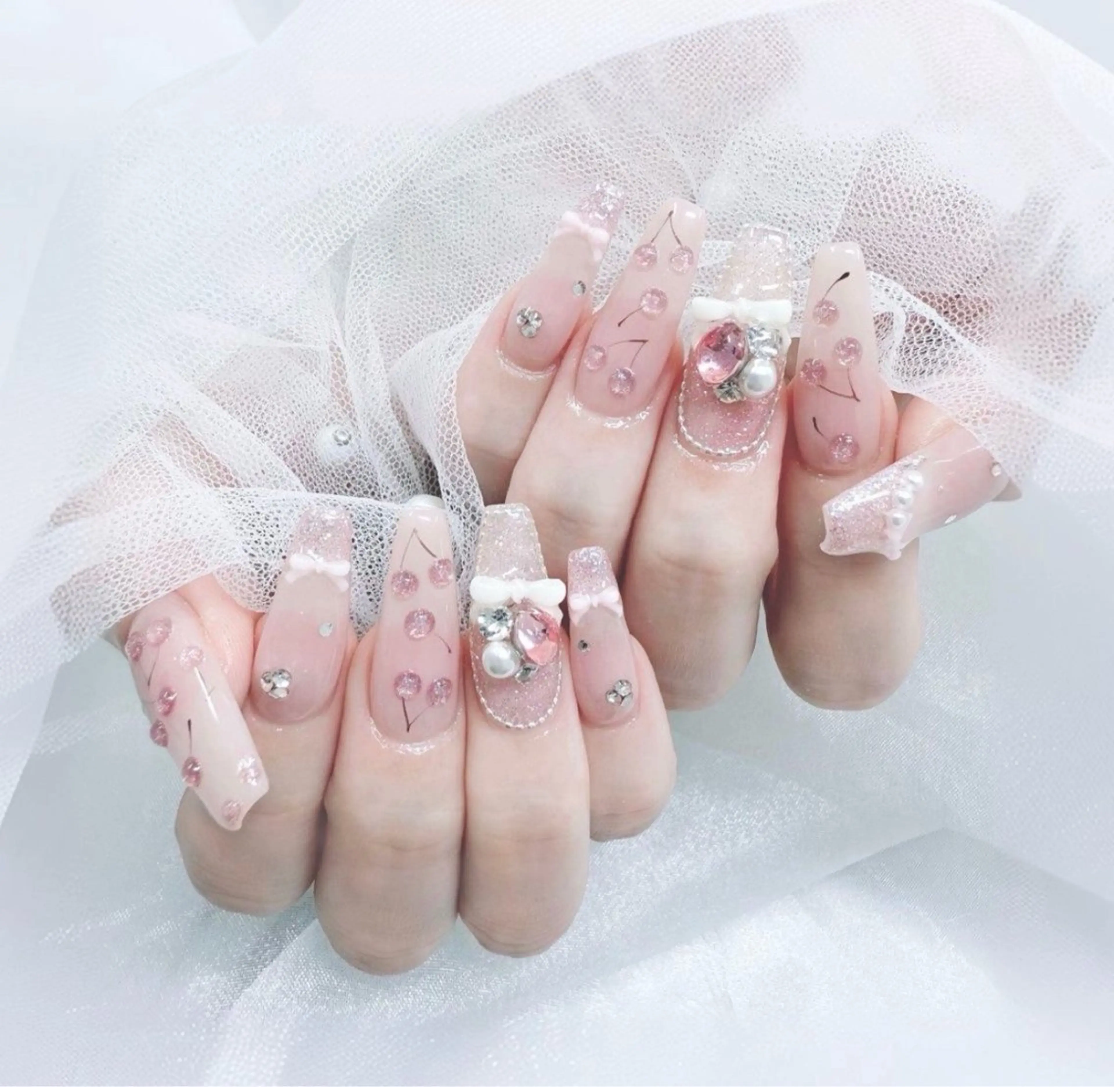 カラー グラデーションカラー ピンクカラー ハンドネイル AIN Nailのネイルデザイン
