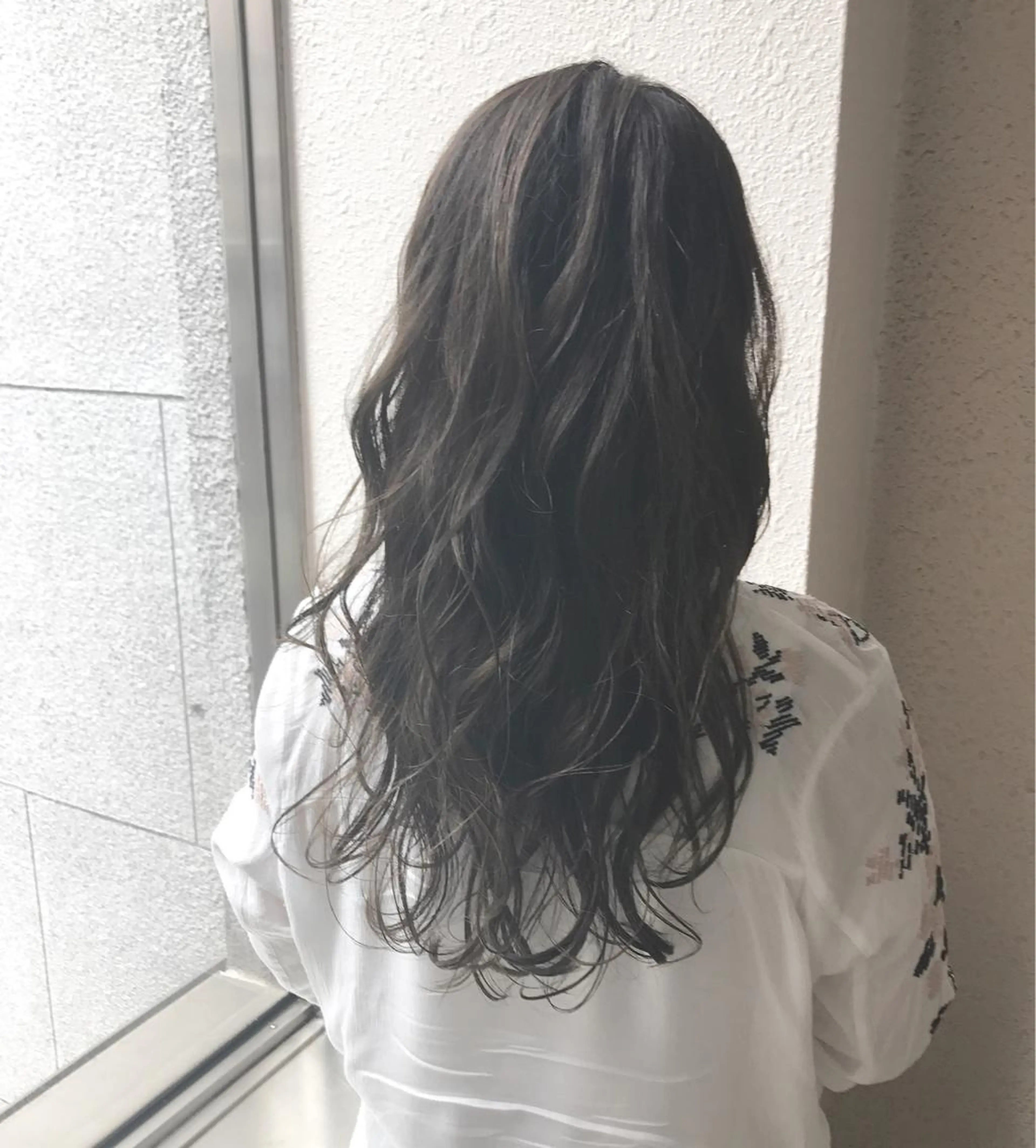 ロング カラー グレージュ HIRO. ★のヘアスタイル