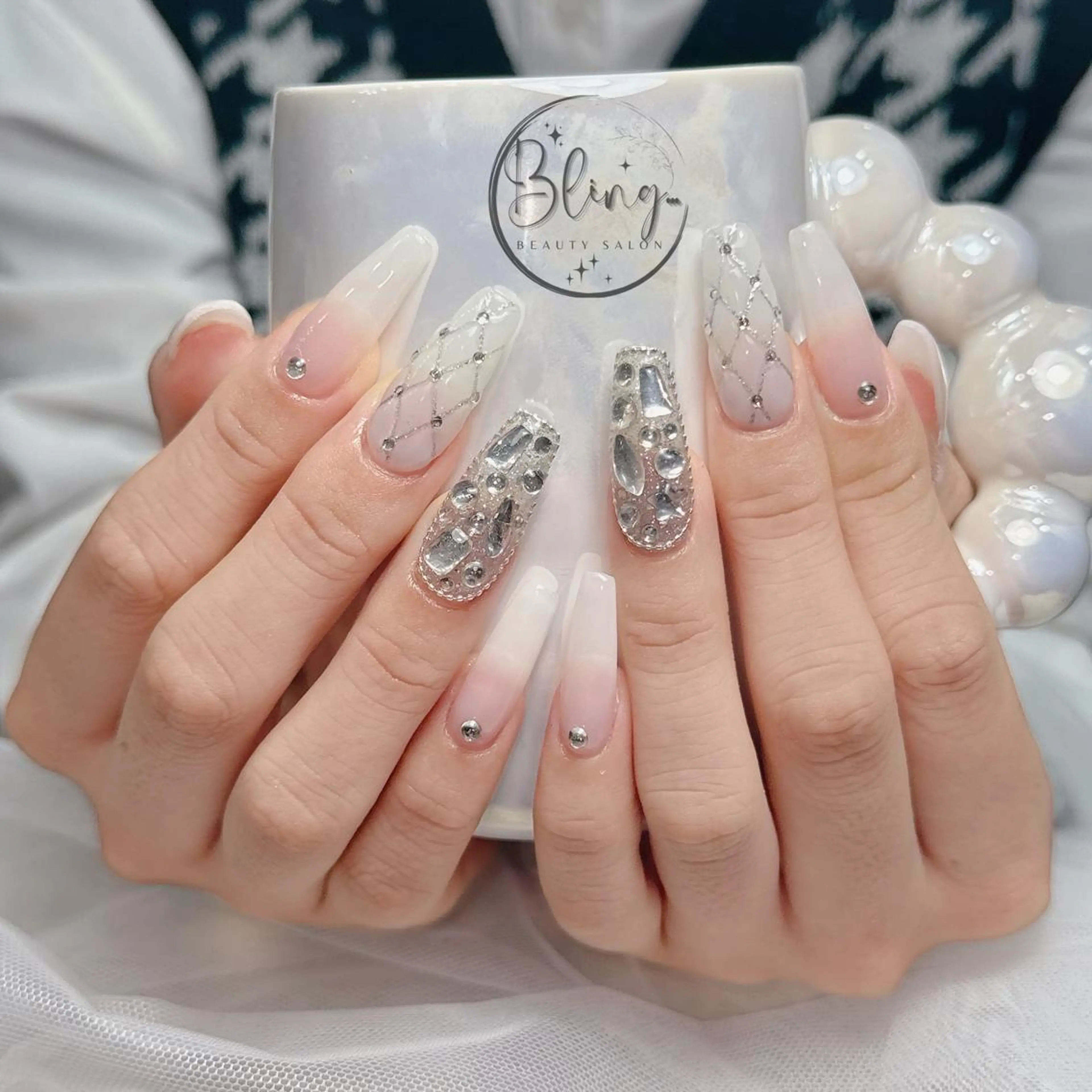 ロング 韓国風ヘア ハンドネイル 波 なみのネイルデザイン