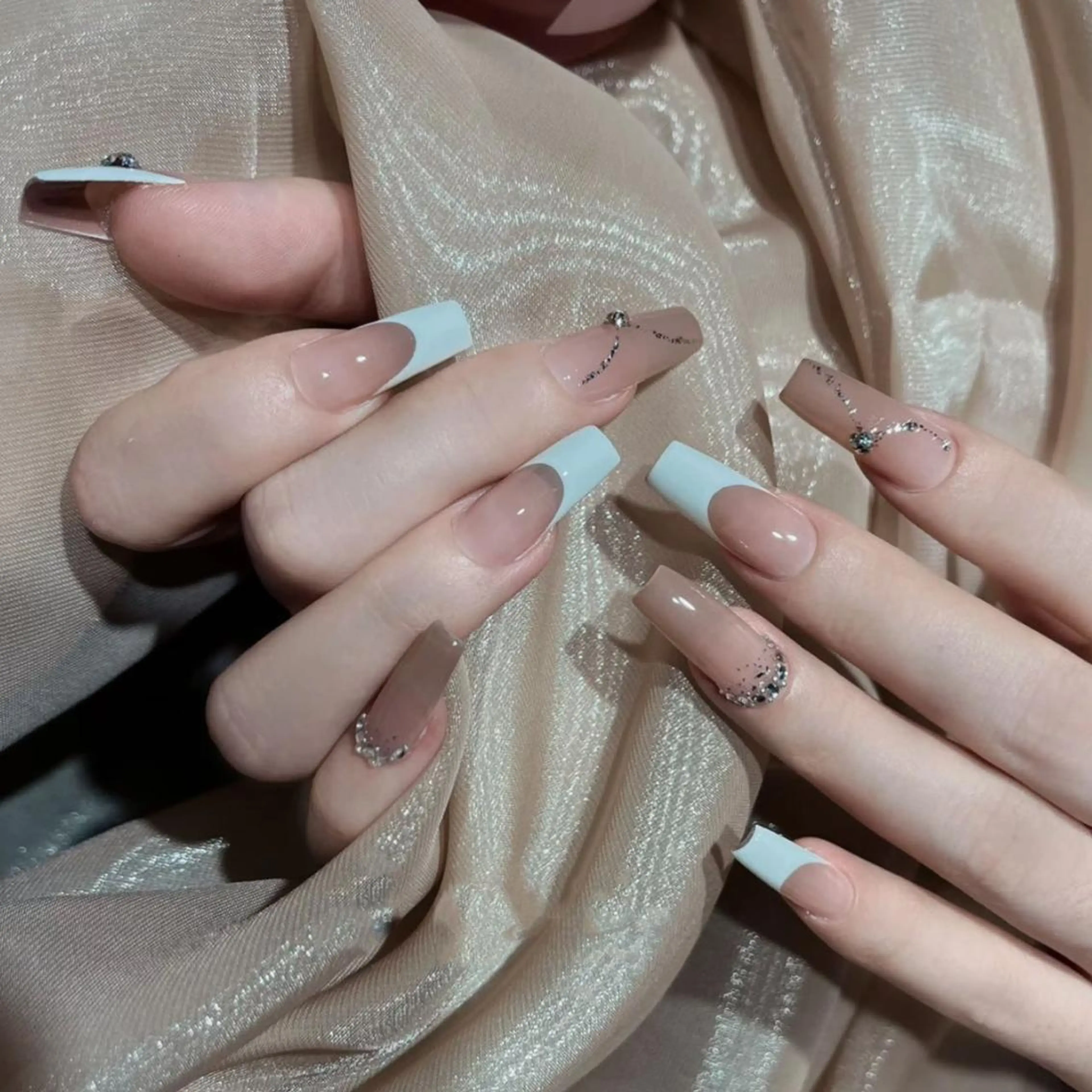 ネイル アートネイル 長さ出し ネイルチップ Queens momoのネイルデザイン