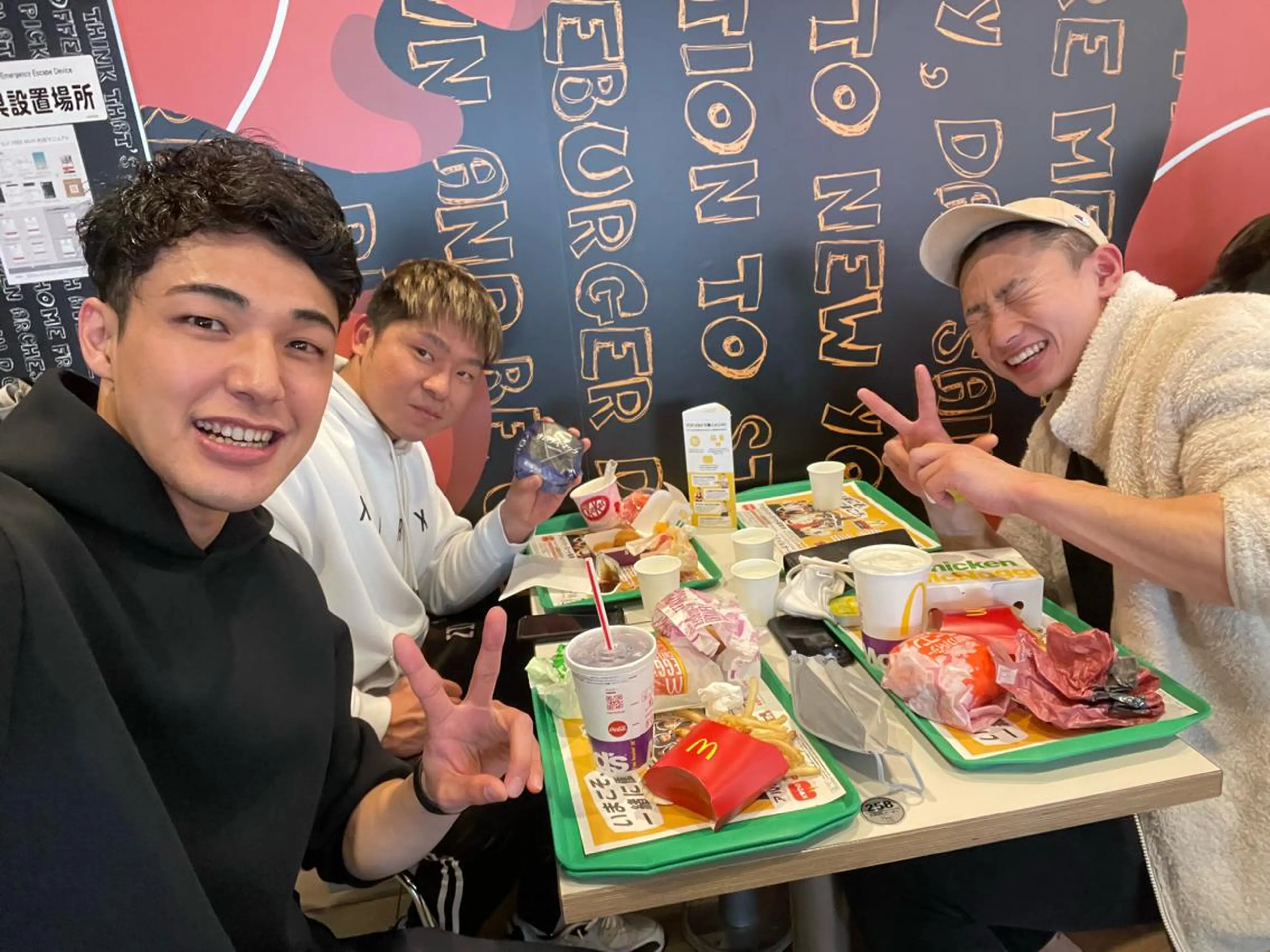 ショート カラー パーマ ヘアアレンジ メンズ キッズ ネイル マツエク・マツパ アイブロウ メンズアイブロウ 眉毛ワックス脱毛 メンズネイル 脱毛サロン KAvanceのエステ・リラクイメージ