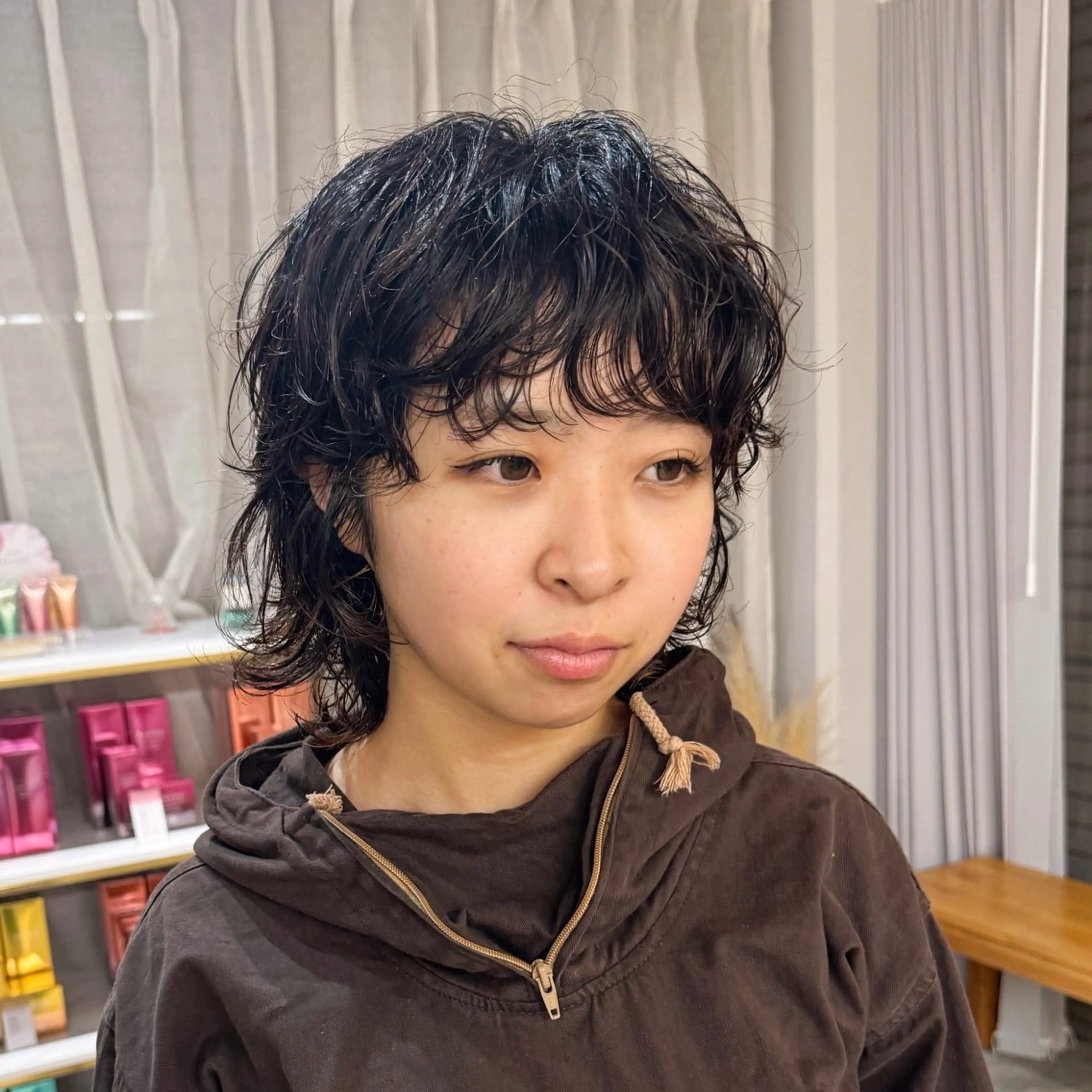 ショート パーマ ボブ 顔まわりレイヤー レイヤーカット ウルフカット 岸本 和浩のヘアスタイル