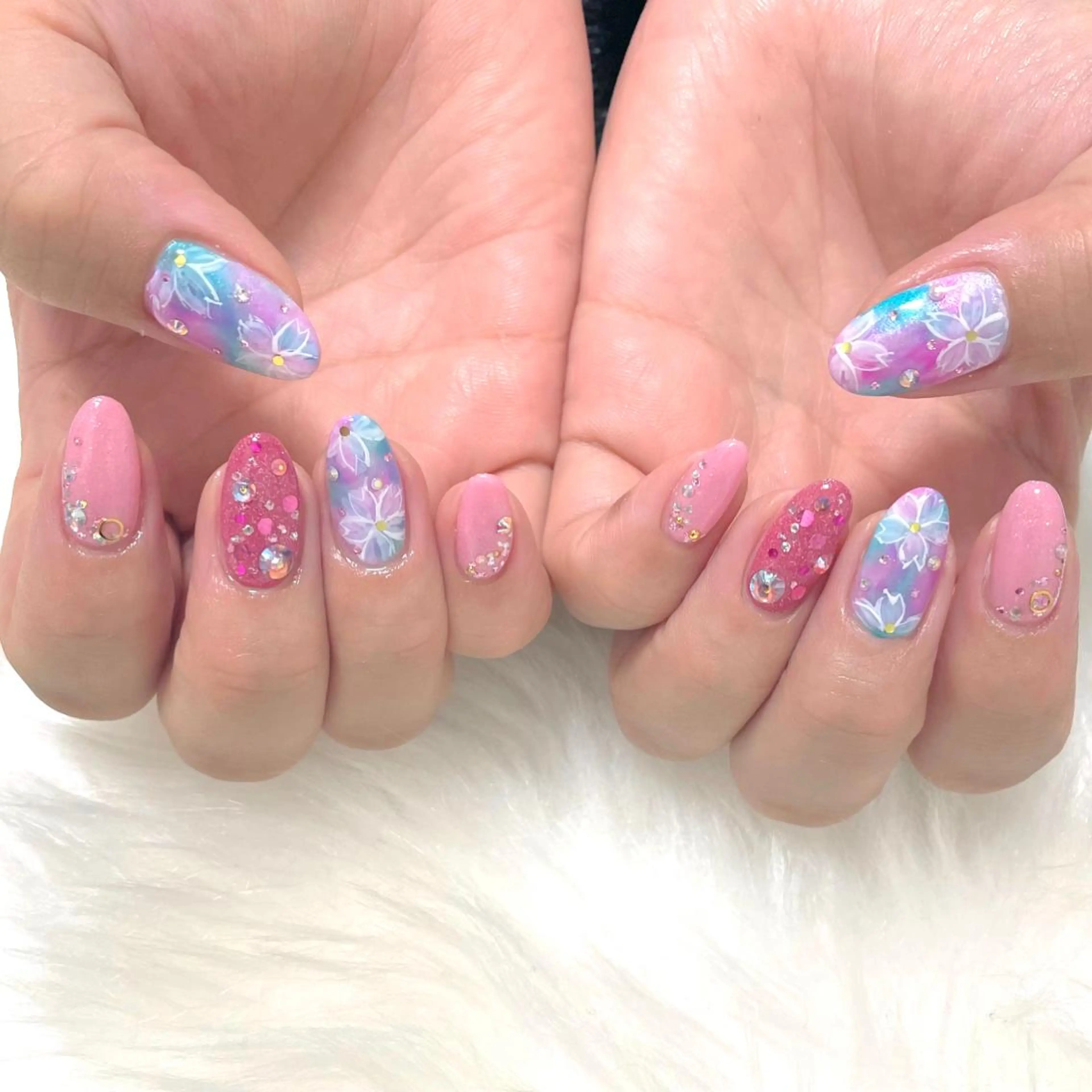 ネイル キラキラネイル MADDYNAILS ✴︎柏痛ネイルのネイルデザイン