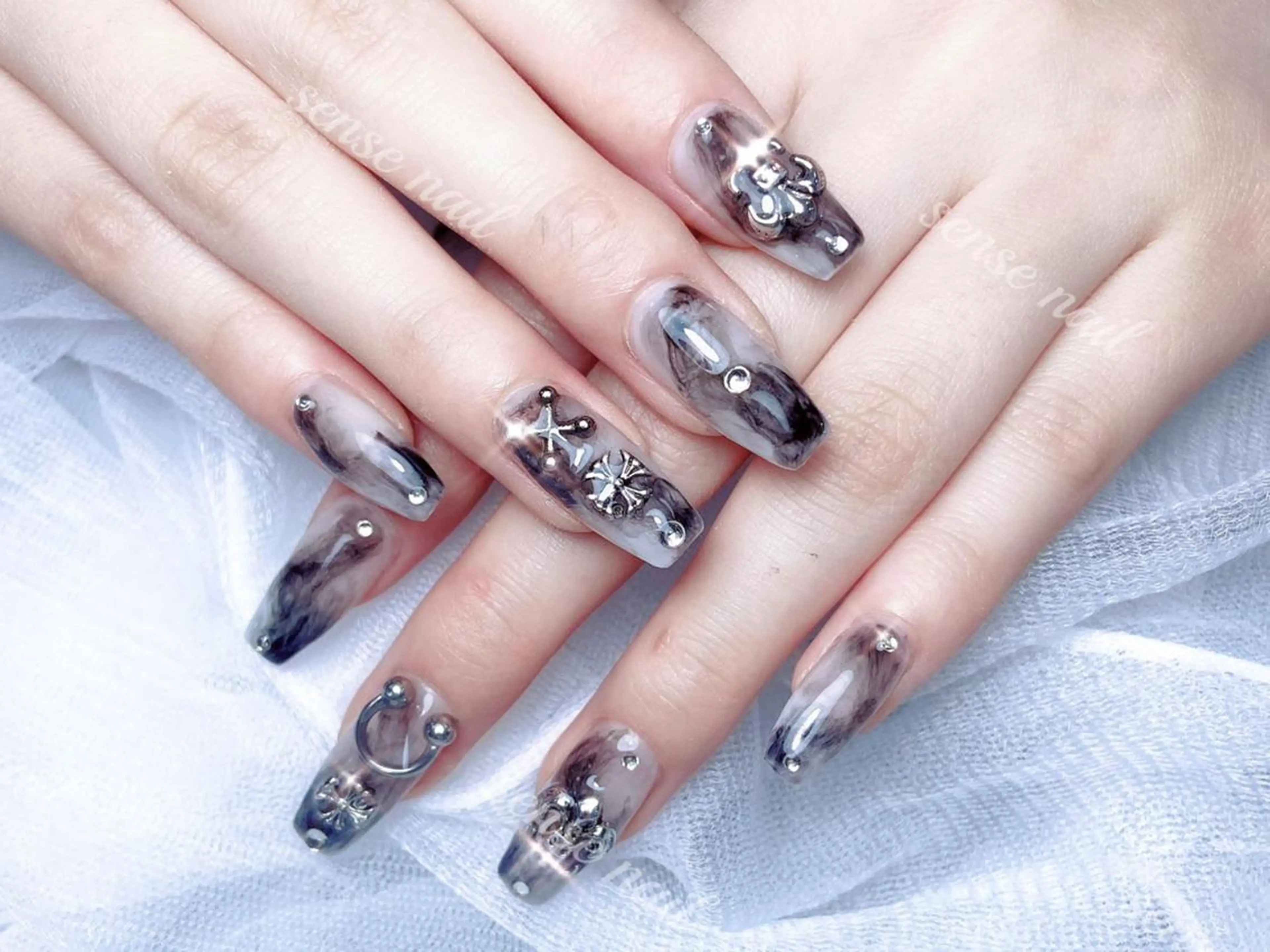 ネイル Queening 🦋のネイルデザイン