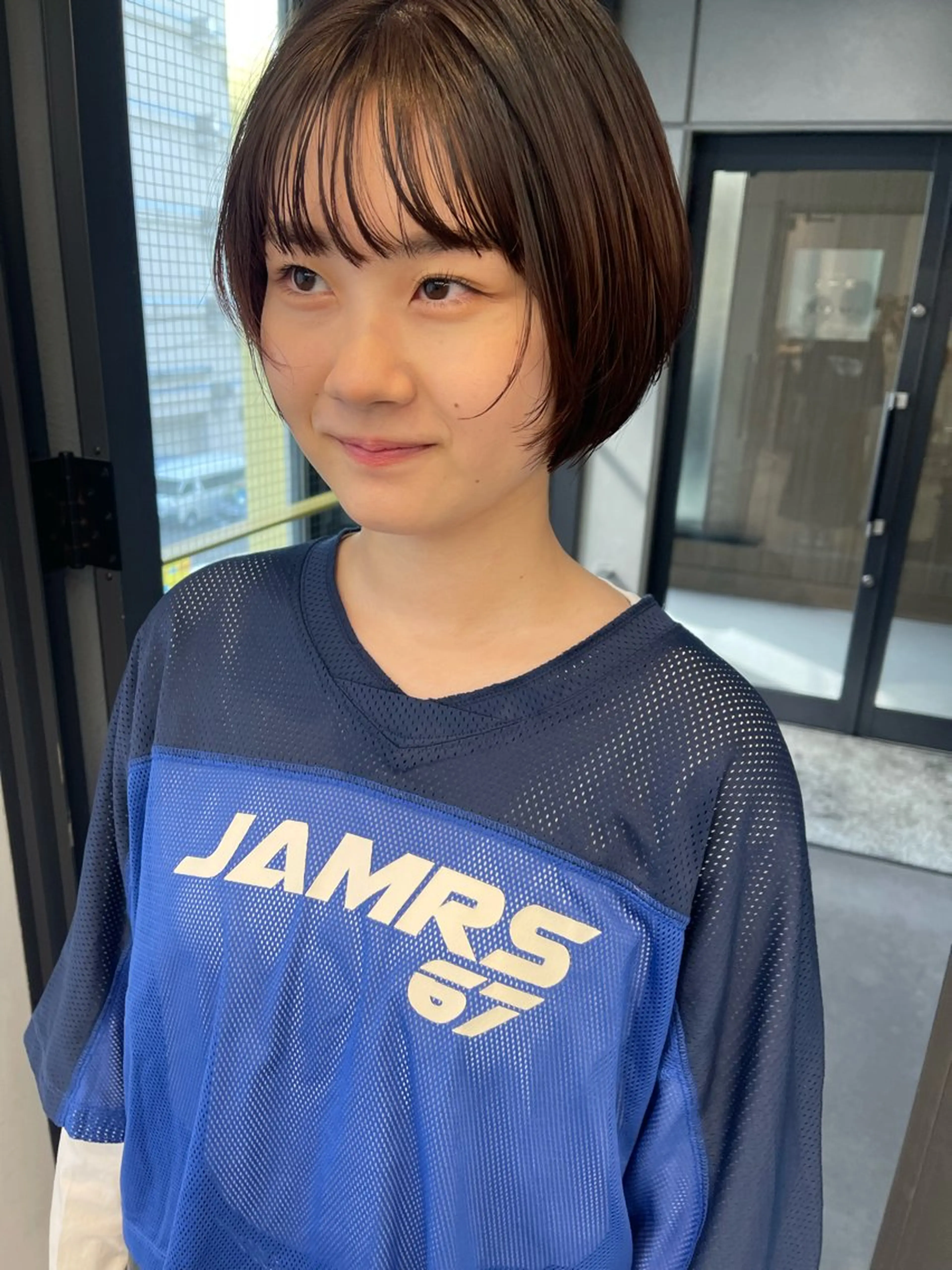 ショート カラー カット ヘアカラー トリートメント 💓パーマ，💗 レイヤーカットのヘアスタイル