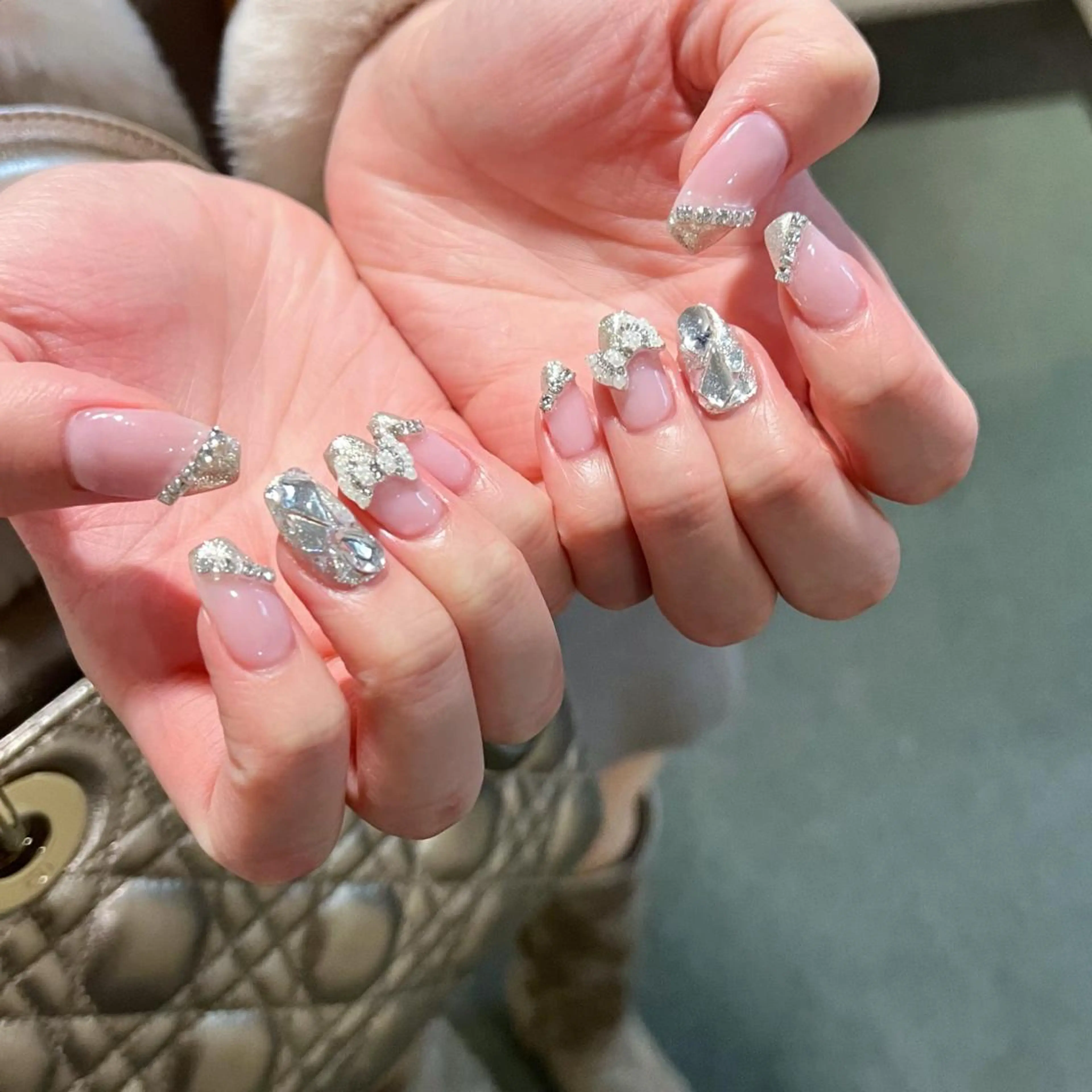 ネイル オーロラネイル フットネイル フレンチネイル ジェルネイル 韓国ネイル ハンドネイル ハンドケア 【ENサロン】 Rei🎀Nailのネイルデザイン