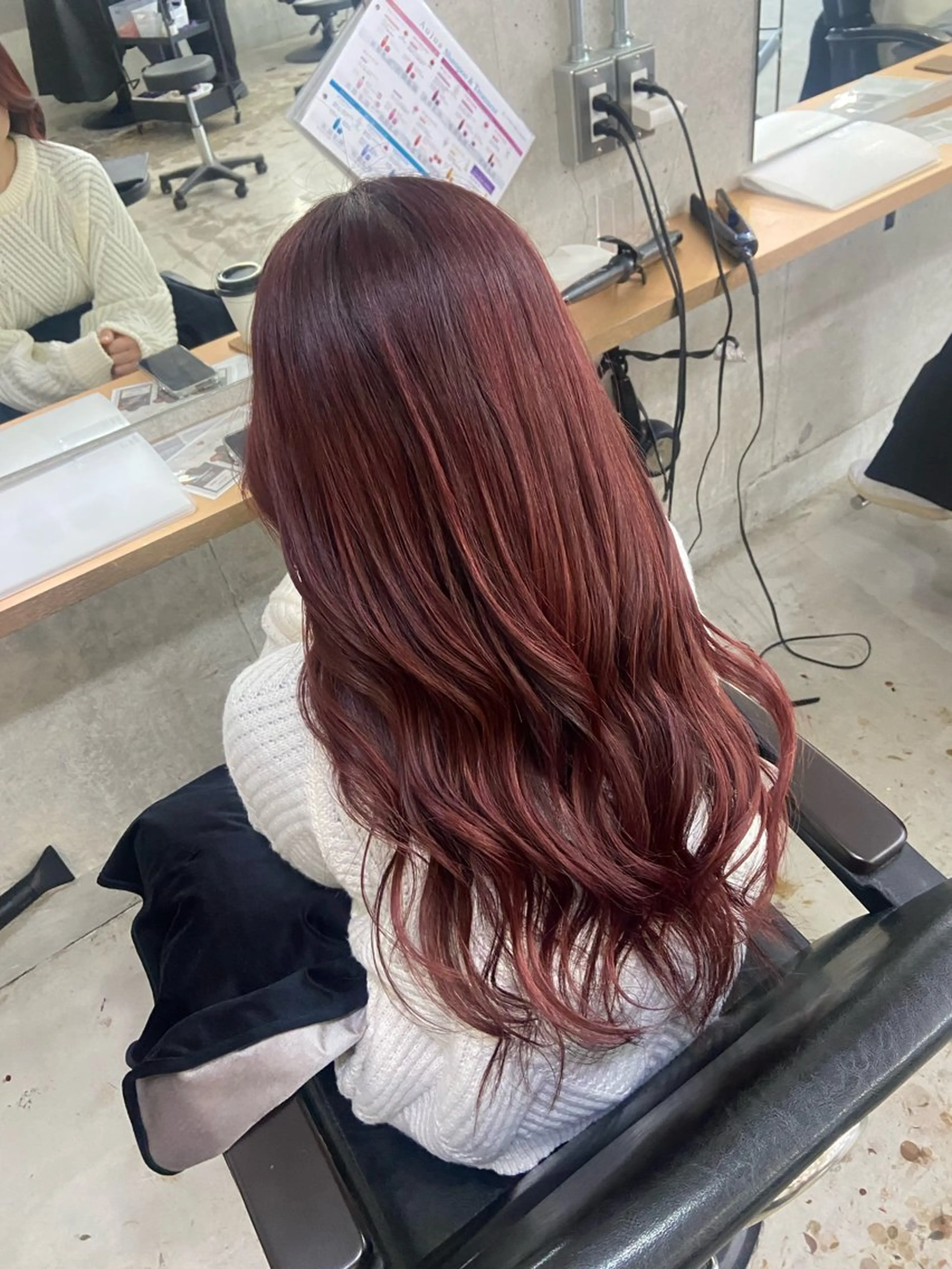 ロング カラー ブリーチ ボルドーカラー エドルカラー ブリーチなしカラー ピンクカラー ヘアカラー トリートメント 安住 日花のヘアスタイル