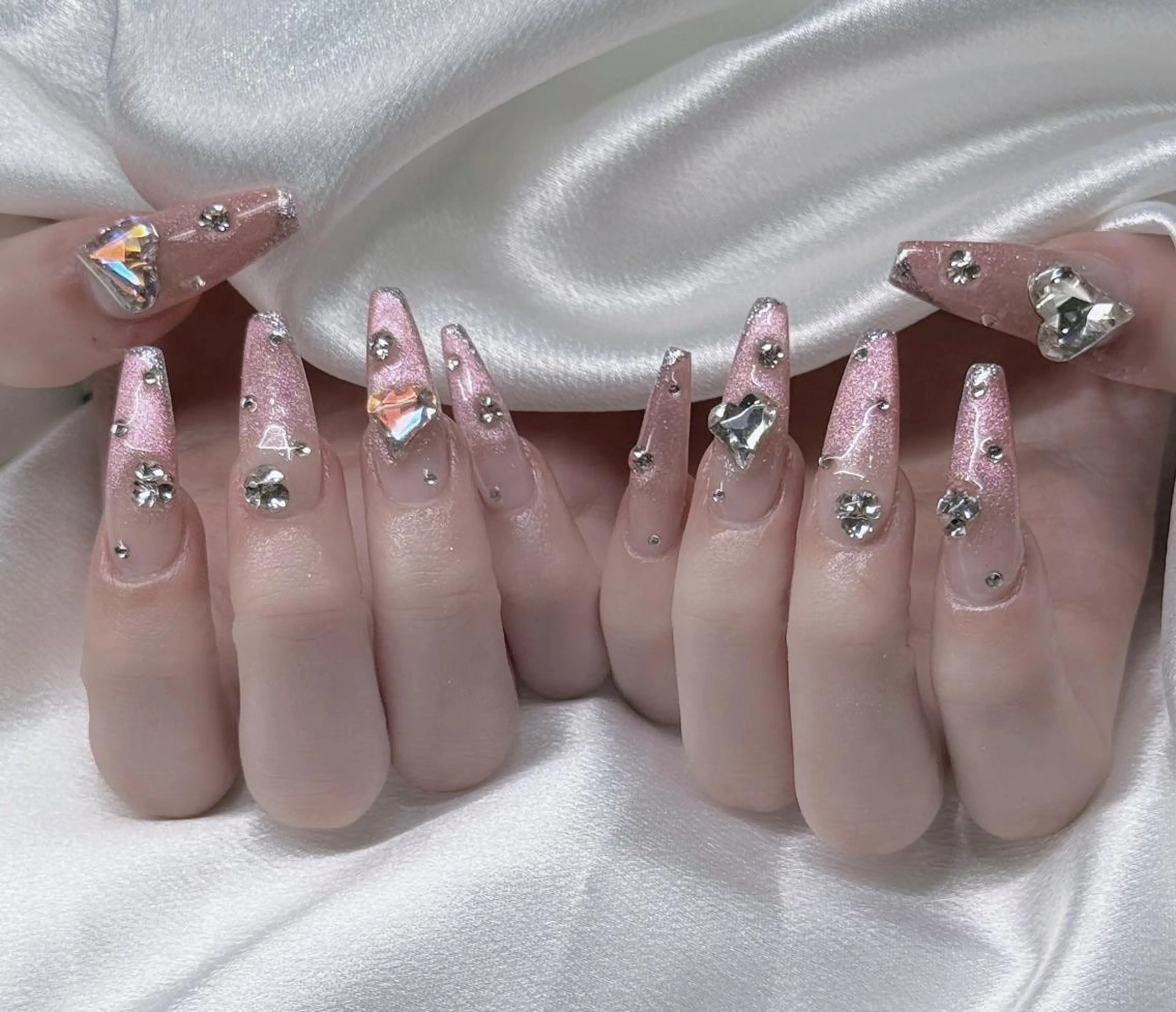 ネイル オーロラネイル ブルー チークネイル フットネイル フレンチネイル ハンドネイル NAILS168 新大久保店のネイルデザイン