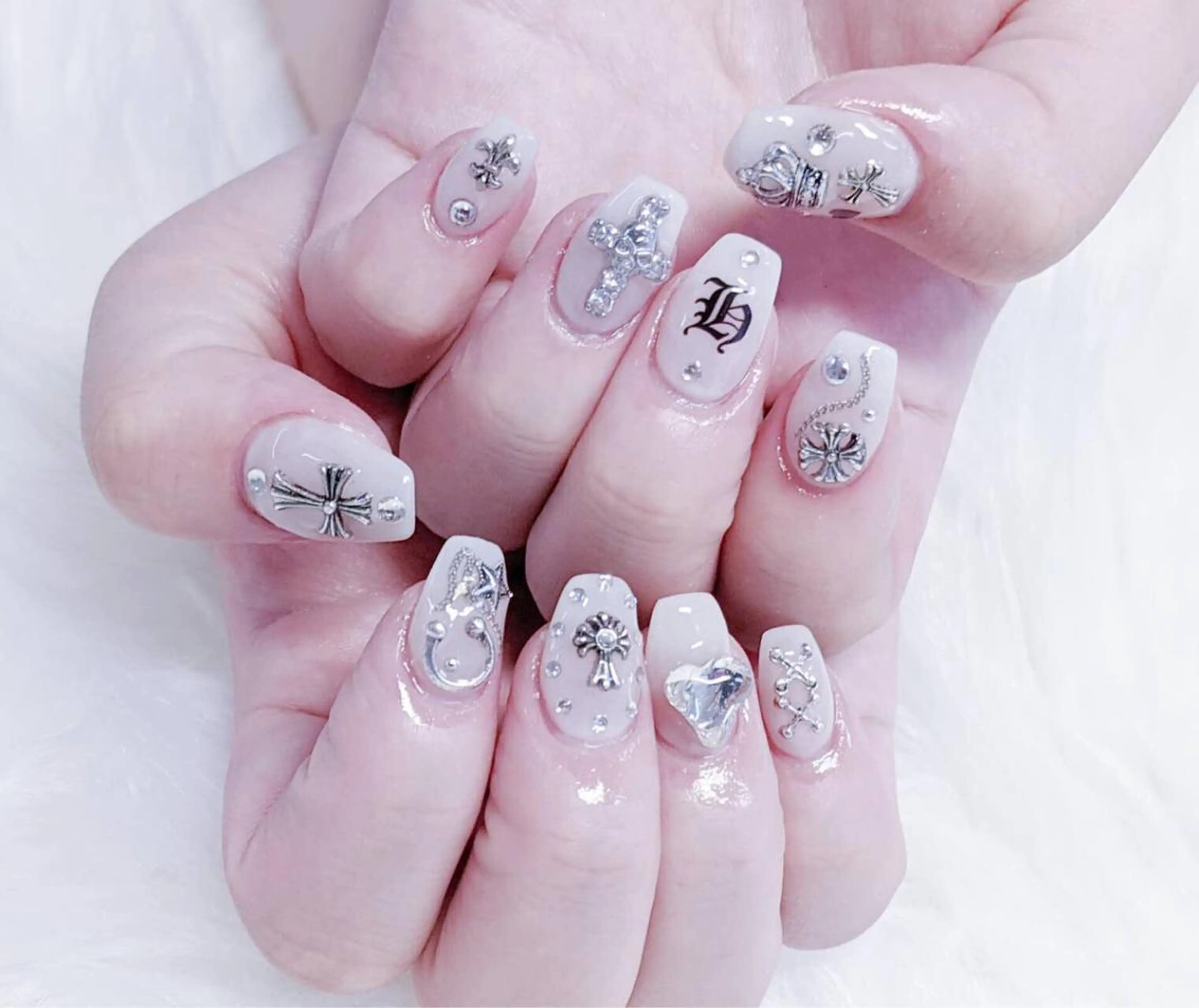 ネイル ハンドネイル MoonNail ユリ🌸のネイルデザイン
