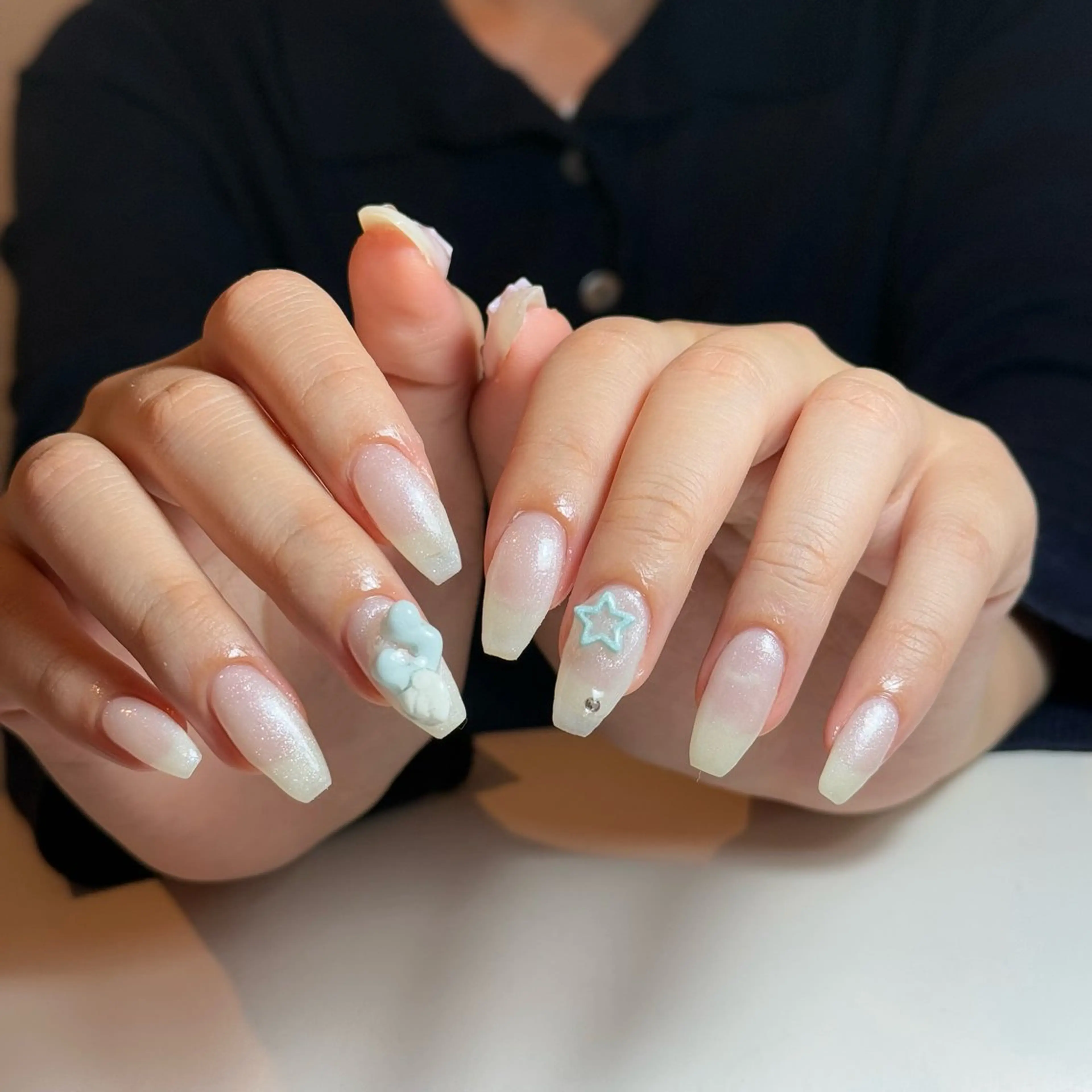 ネイル チークネイル フレンチネイル グラデーション キラキラネイル 韓国ネイル ハンドネイル Risa_ Nailのネイルデザイン
