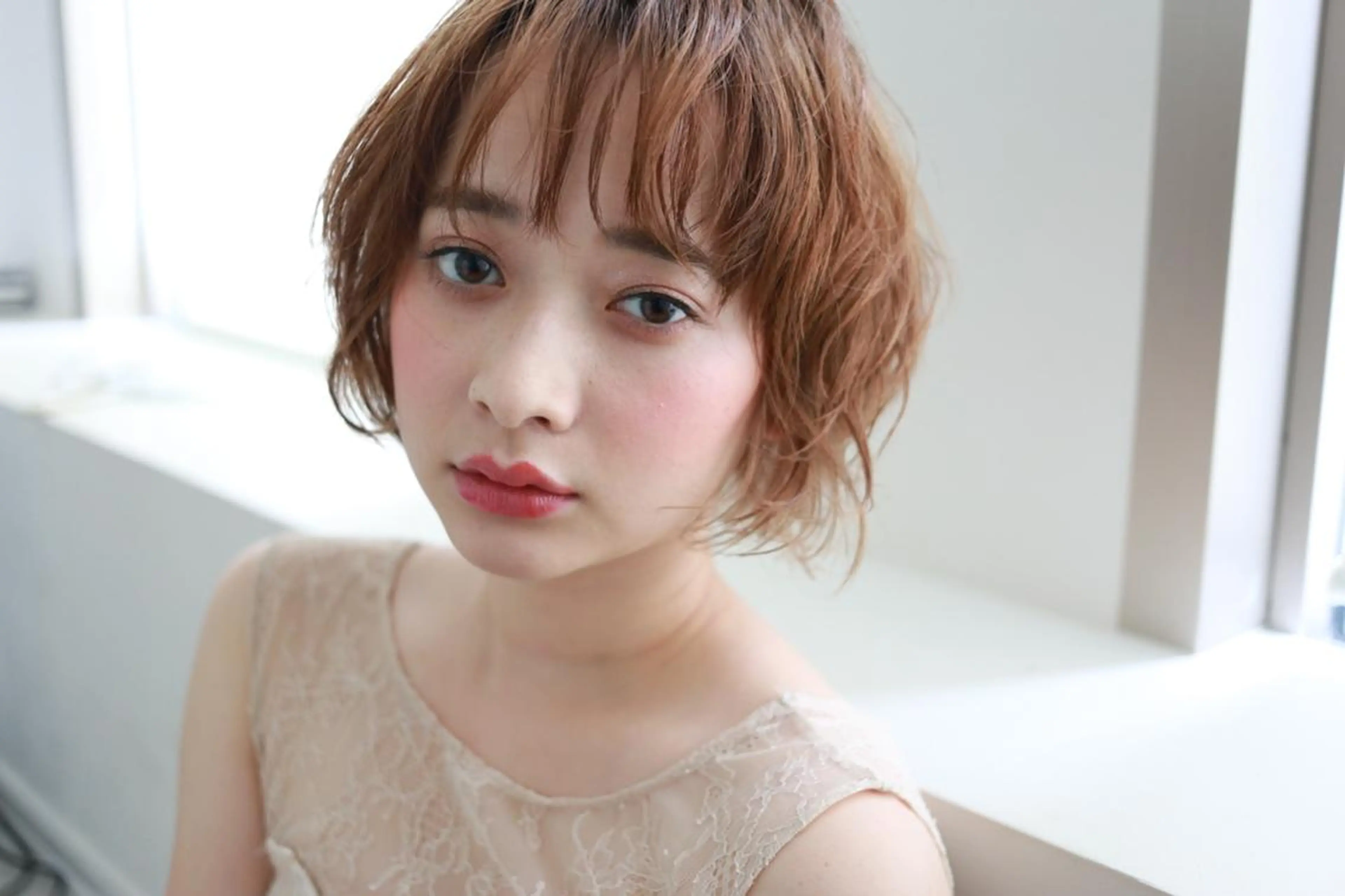 ショート カラー ブリーチ ショートヘア アンブレラカラー💫 フェイスフレーミングのヘアスタイル