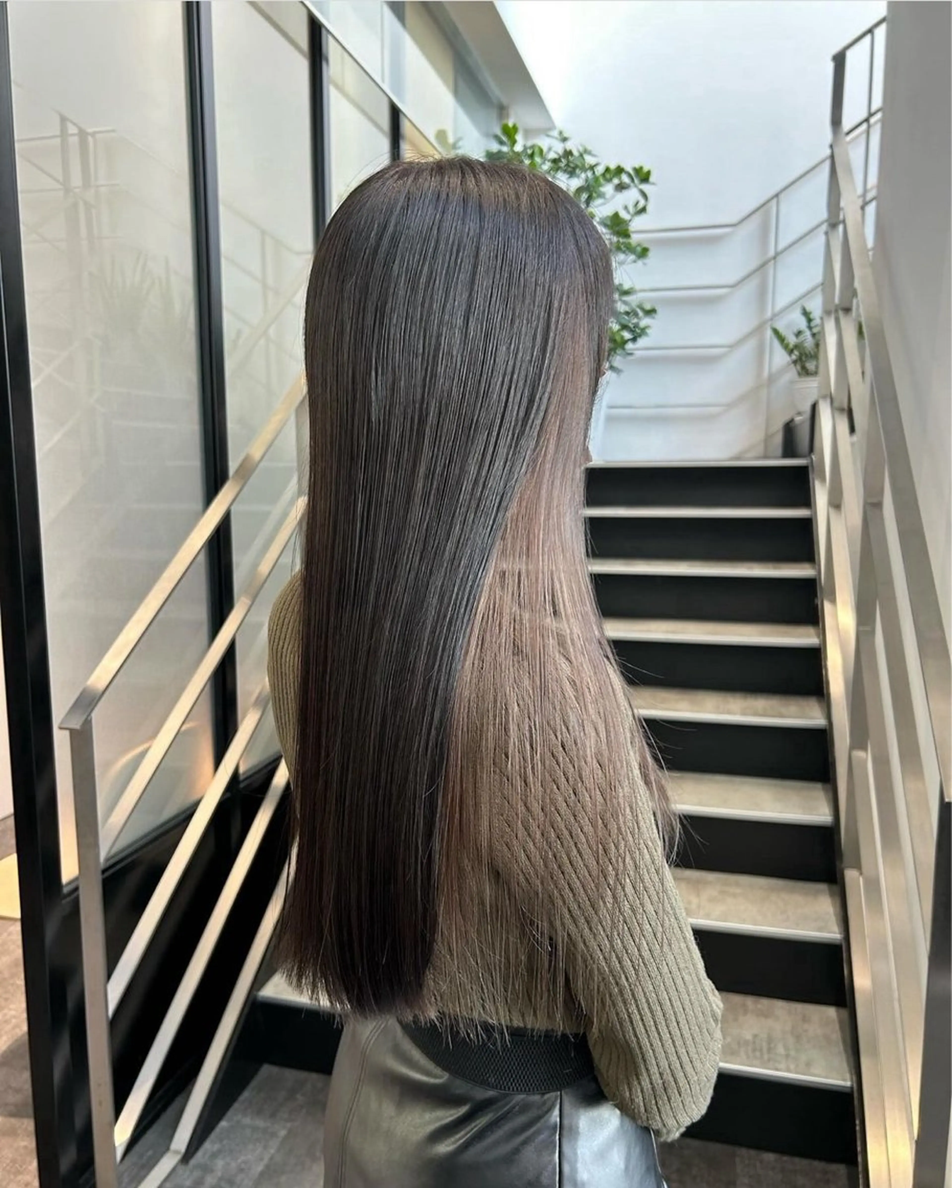 ロング カラー パーマ ヘアアレンジ キッズ ベージュカラー 黒髪 ブリーチ インナーカラー ロング カット ヘアカラー stylist 🌸 kana.のヘアスタイル