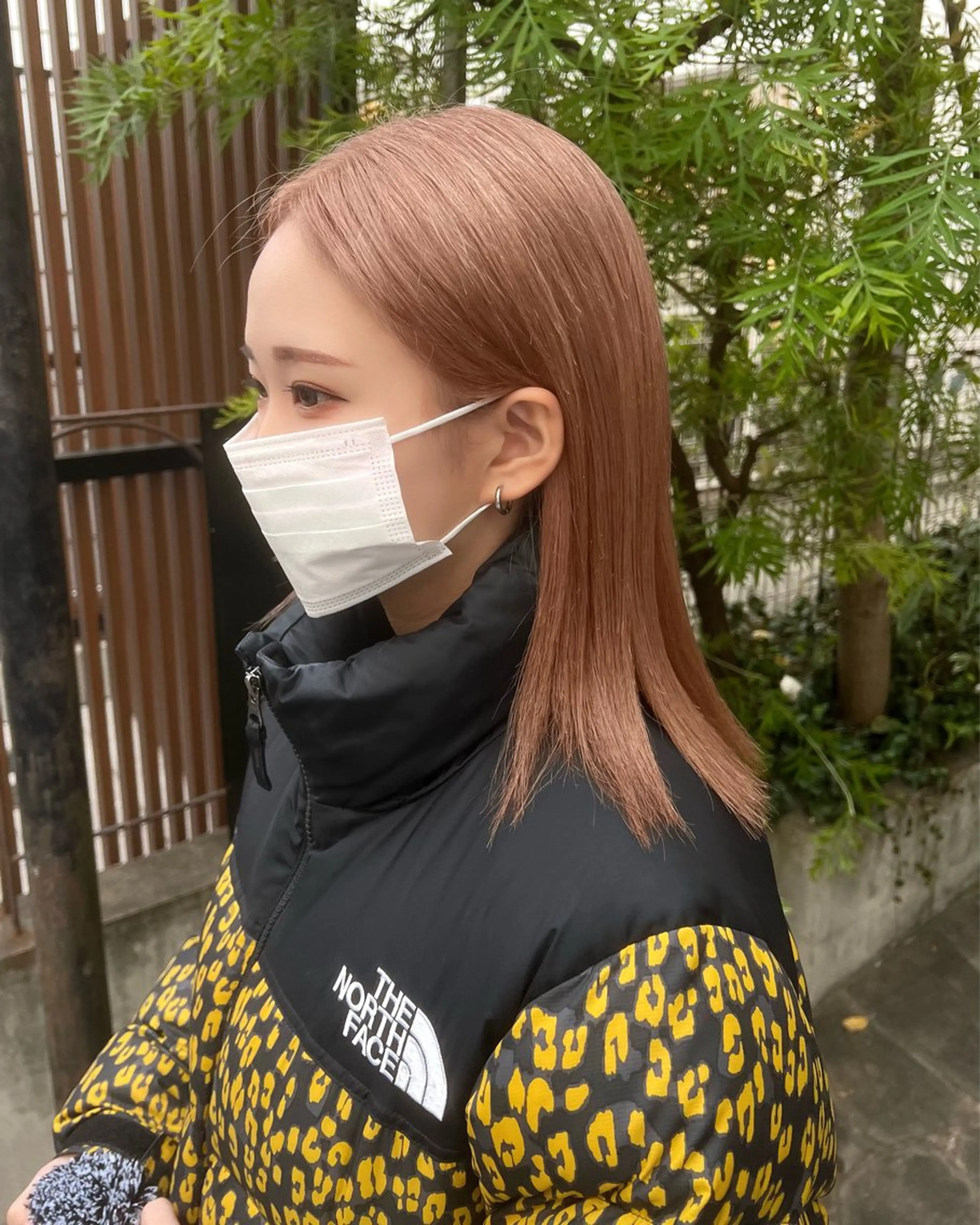ミディアム カラー カット ヘアカラー トリートメント 抜きっぱなしブロンド /ハイトーン/カナタのヘアスタイル