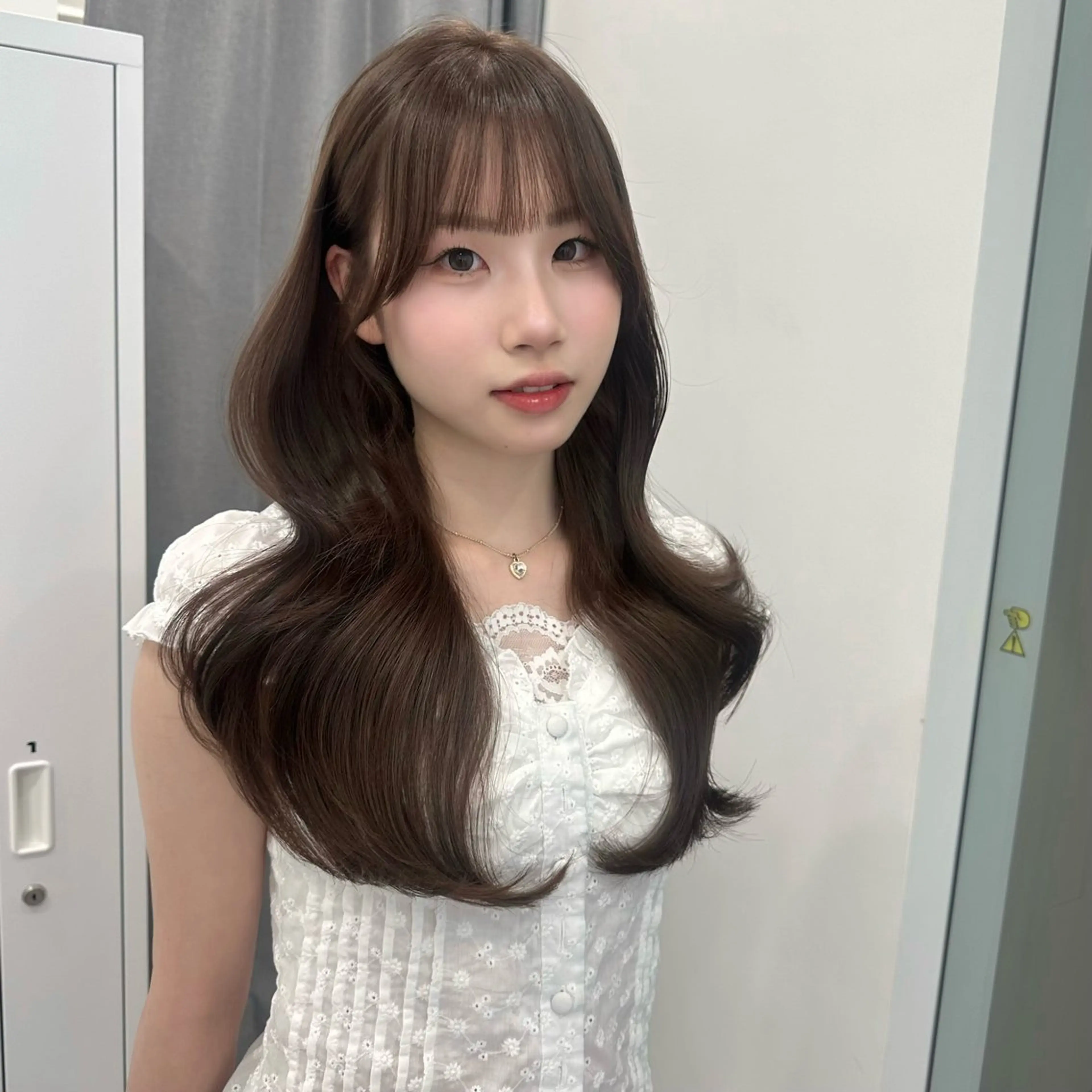 ロング カラー ベージュカラー カット ヘアカラー トリートメント CITY louwe 脇坂彩音のヘアスタイル