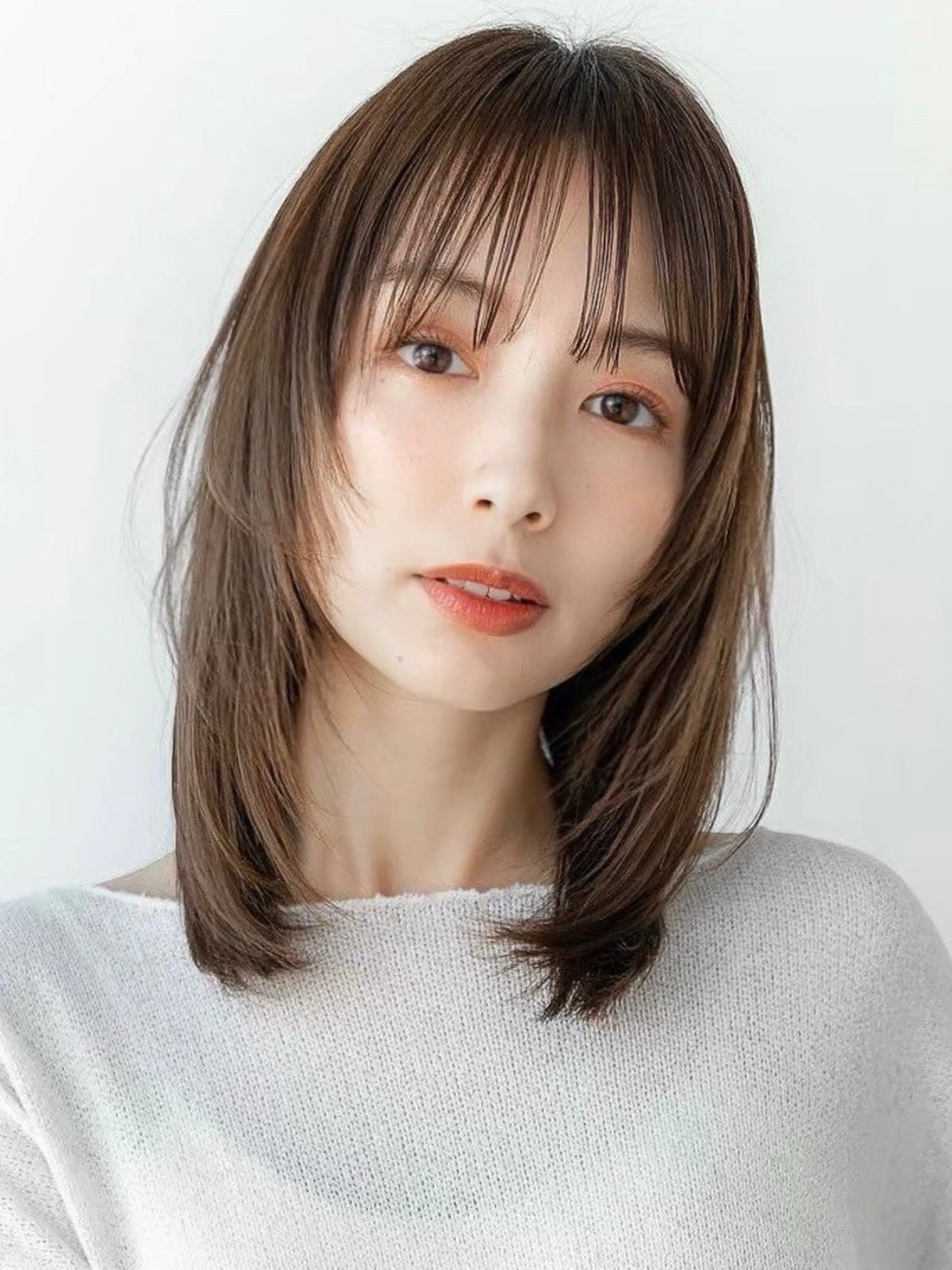 セミロング 渋谷/切りっぱなし レイヤー/ブリーチのヘアスタイル