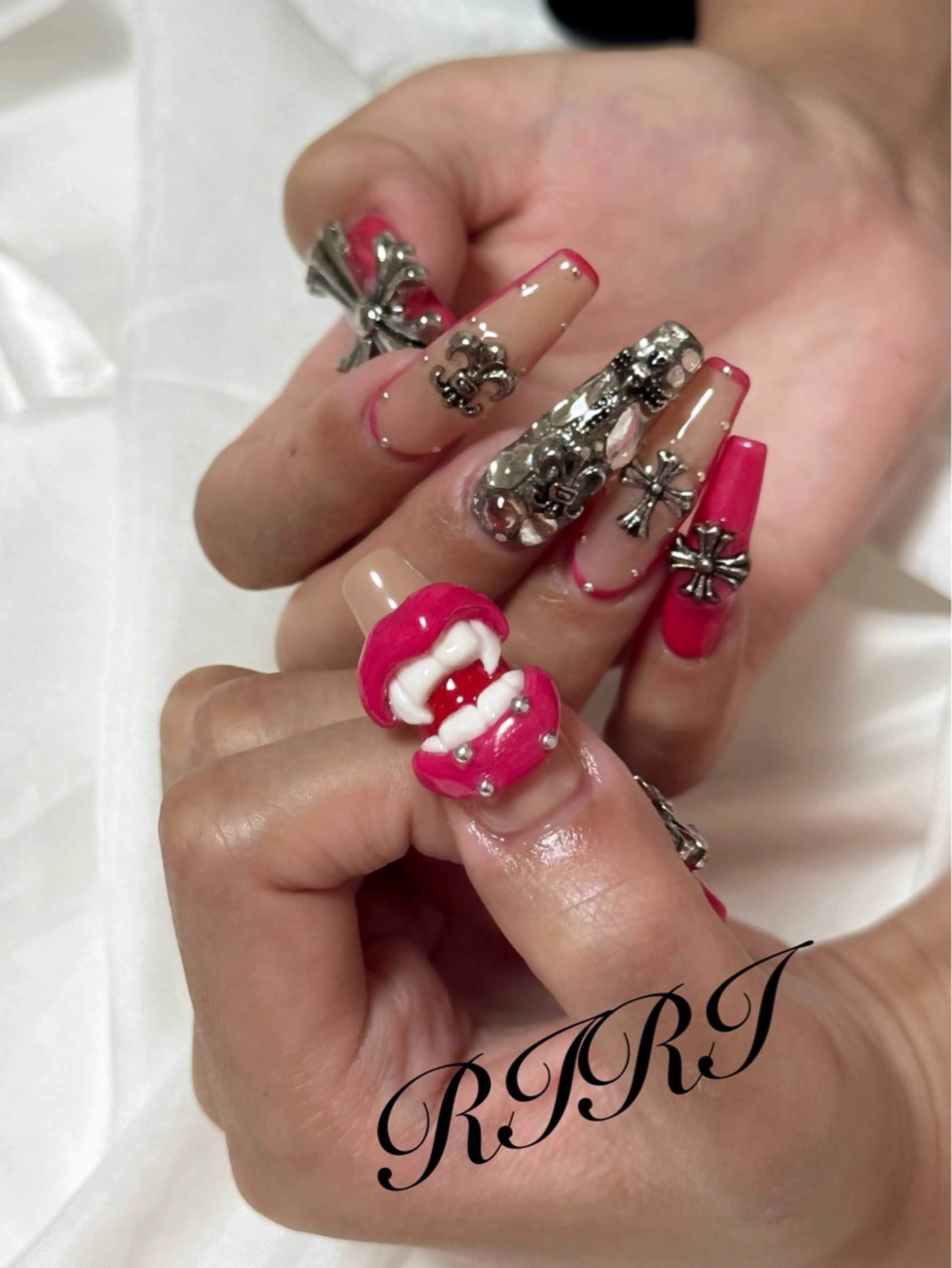 ネイル ジェルネイル ハロウィン ロングネイル ピンク スカルプネイル riri オーナーのネイルデザイン