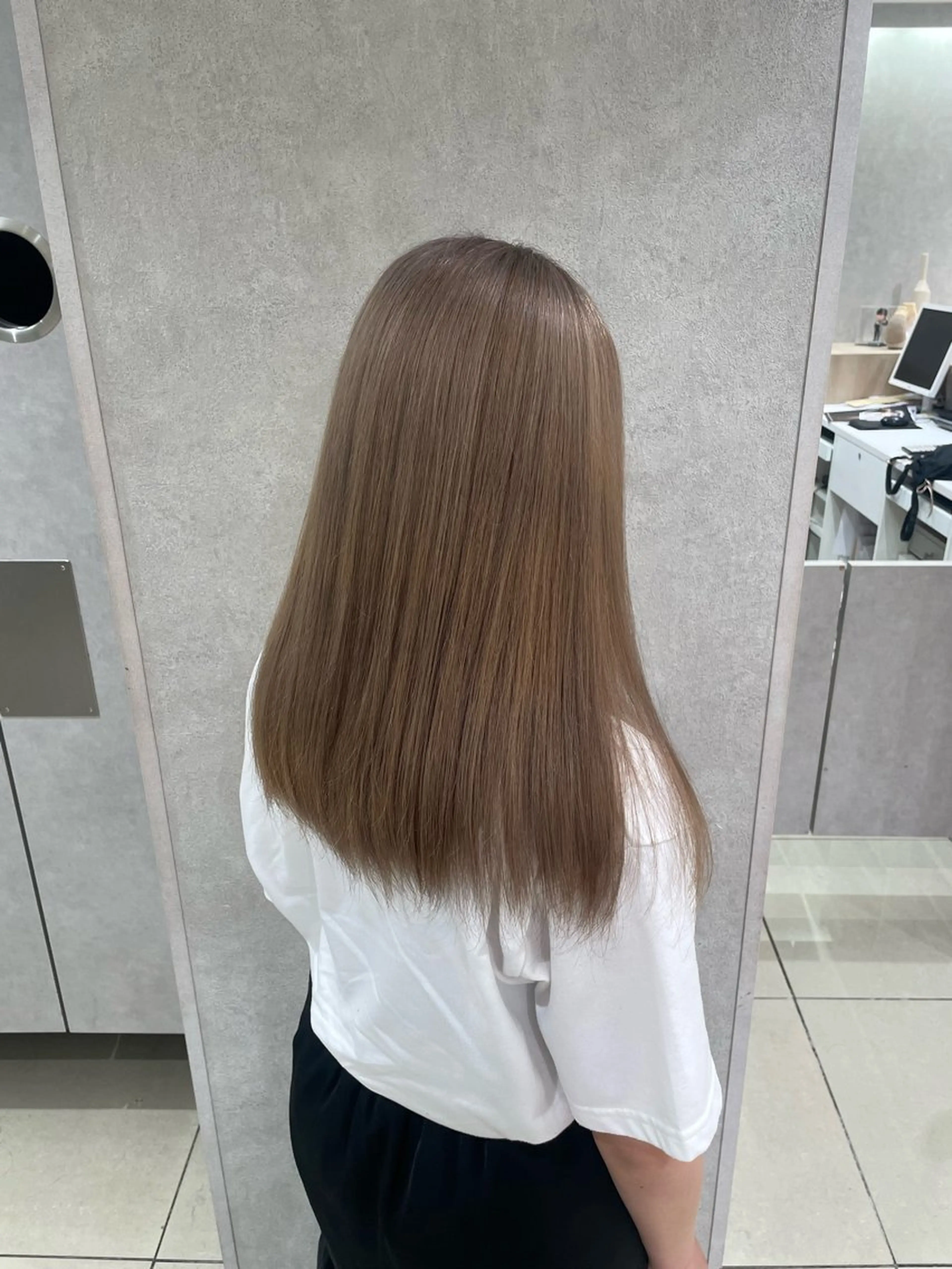 ロング カラー ヘアカラー トリートメント 🍨デザインカラー/ ブリーチ”みさき🐇のヘアスタイル