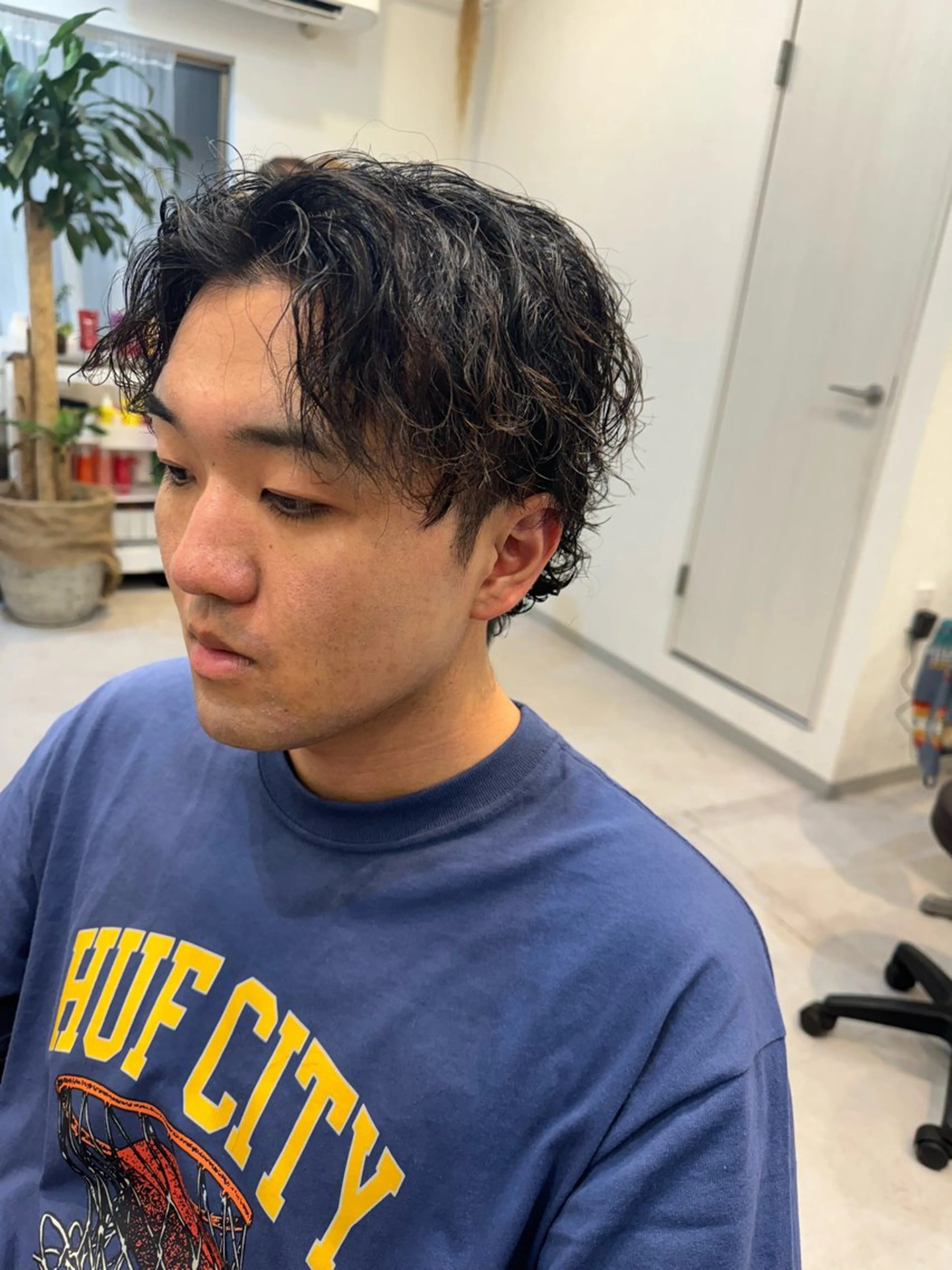 ミディアム パーマ メンズ カット パーマ トリートメント 似合う髪型が 分からない方へのヘアスタイル