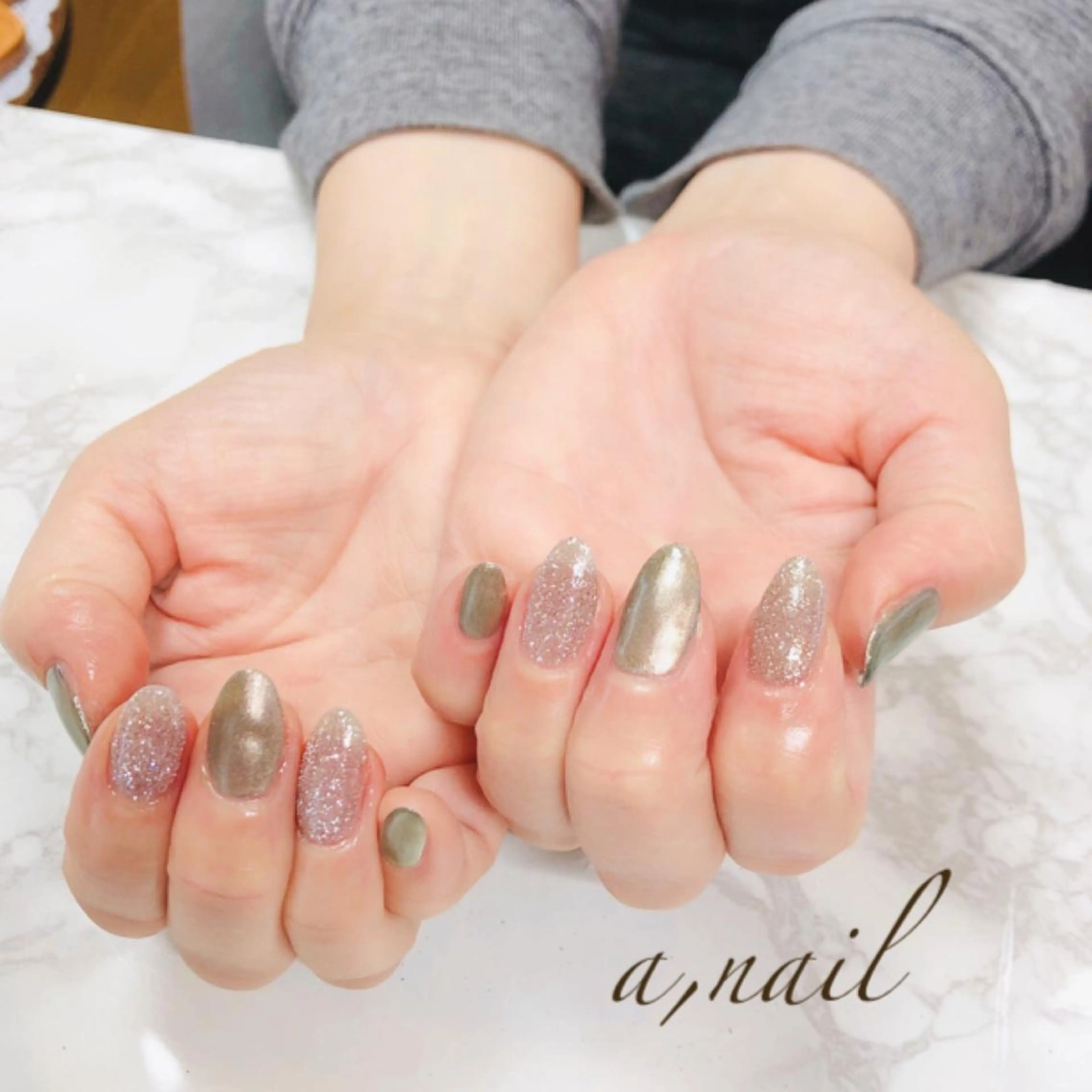 ネイル フラッシュネイル フットネイル ラメ(グリッター) ニュアンスネイル オフィスネイル ハンドネイル ネイルサロン エーネイルのネイルデザイン