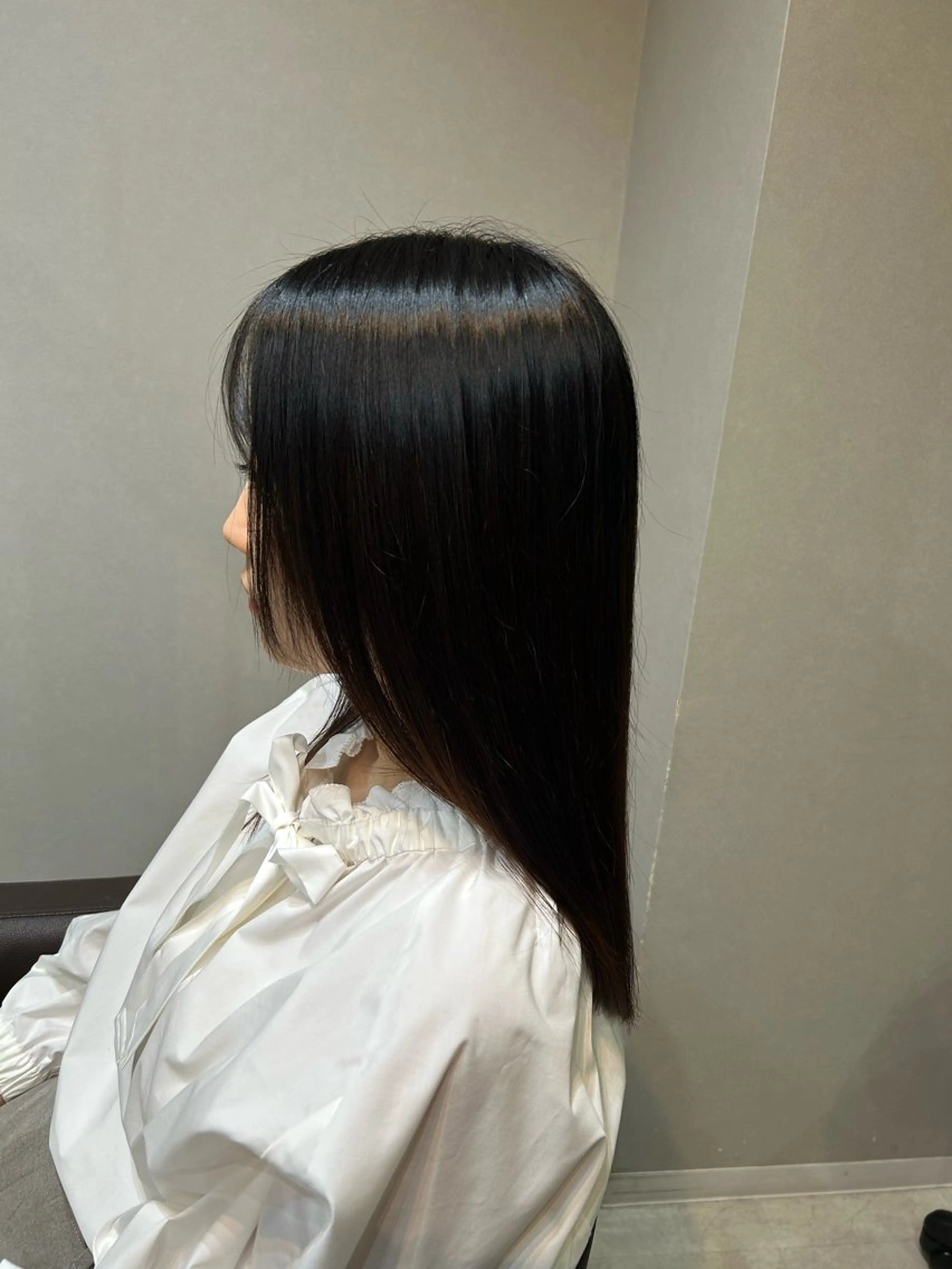 セミロング 川筋 桃果のヘアスタイル