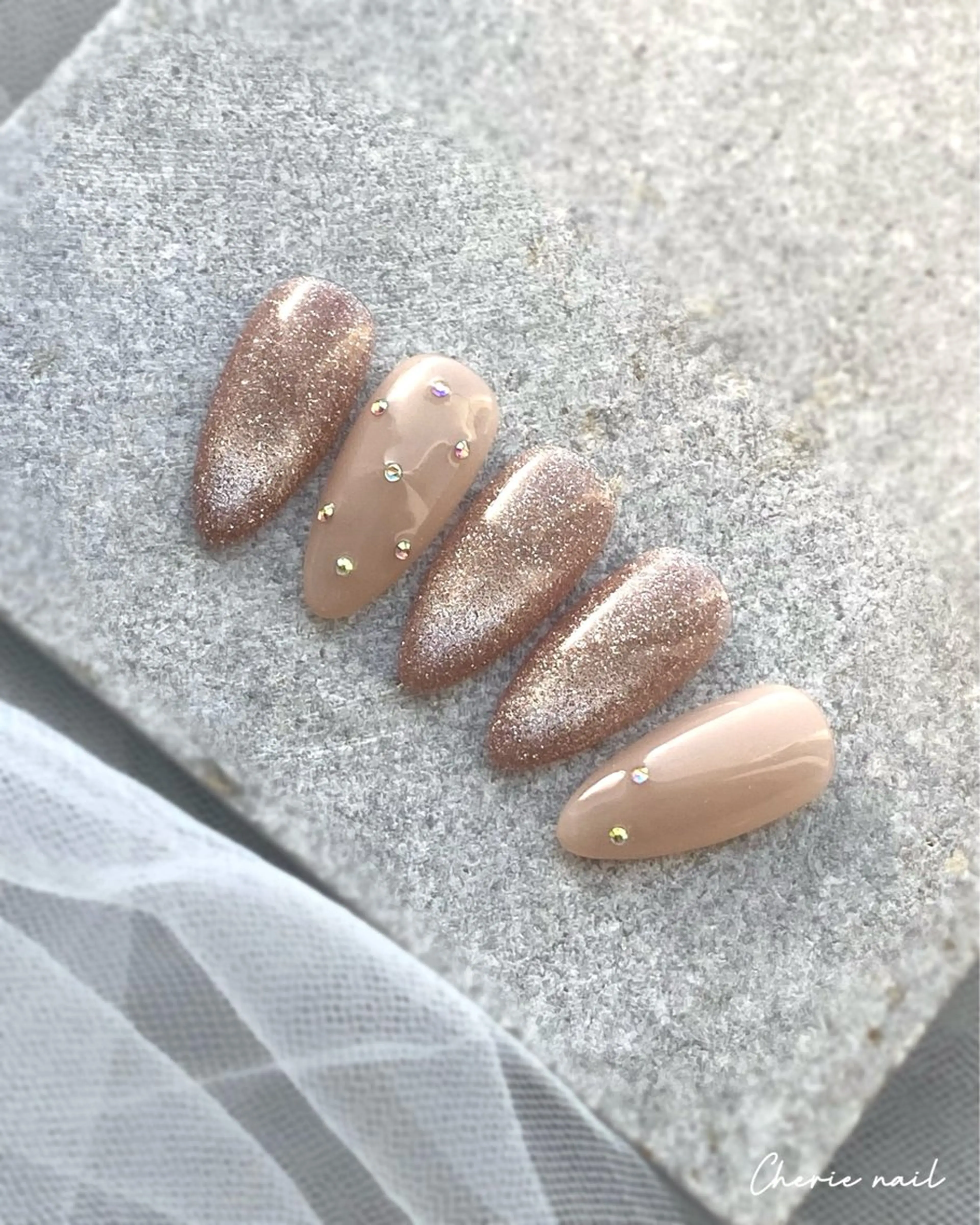 ネイル ジェルネイル マグネットネイル オフィスネイル ピンク ピンクベージュ ハンドネイル Cherienail yunaのネイルデザイン